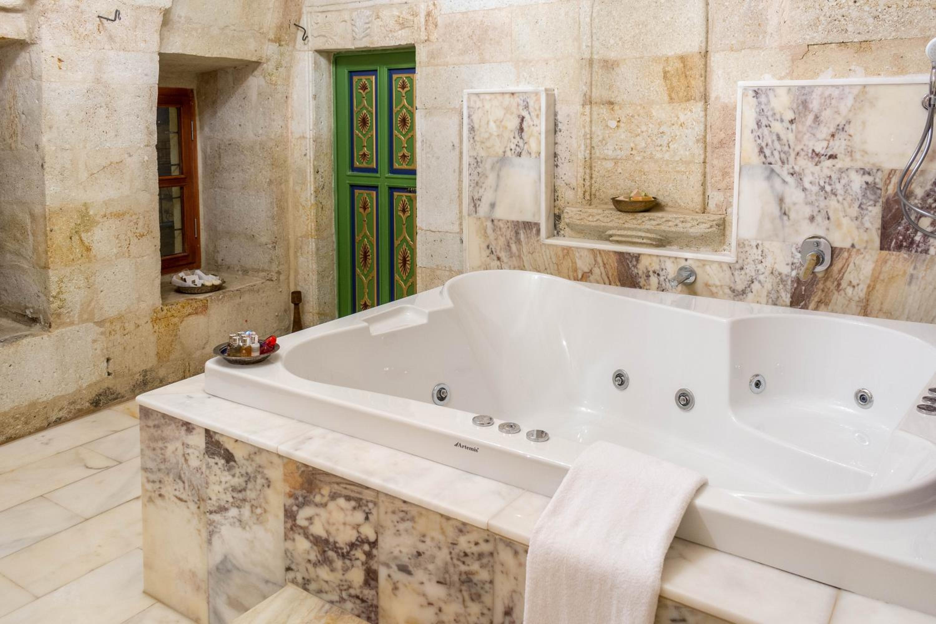 Superior Suite - Photo 6
