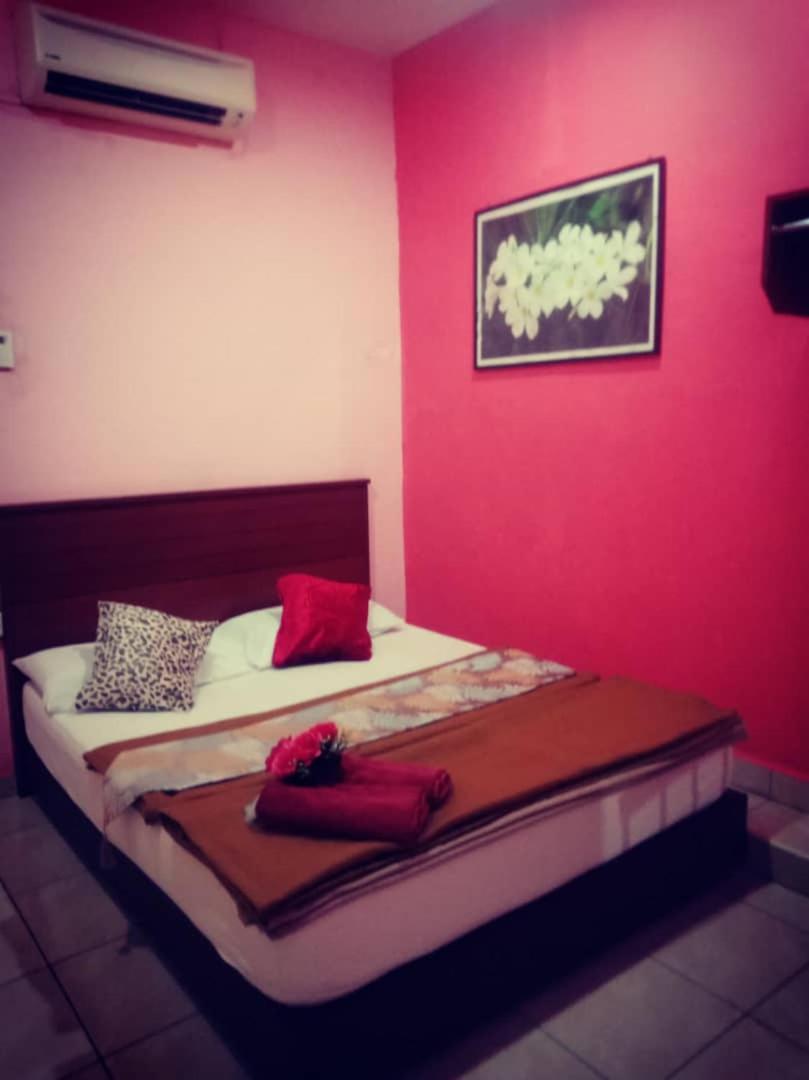 Queen Room photo 1
