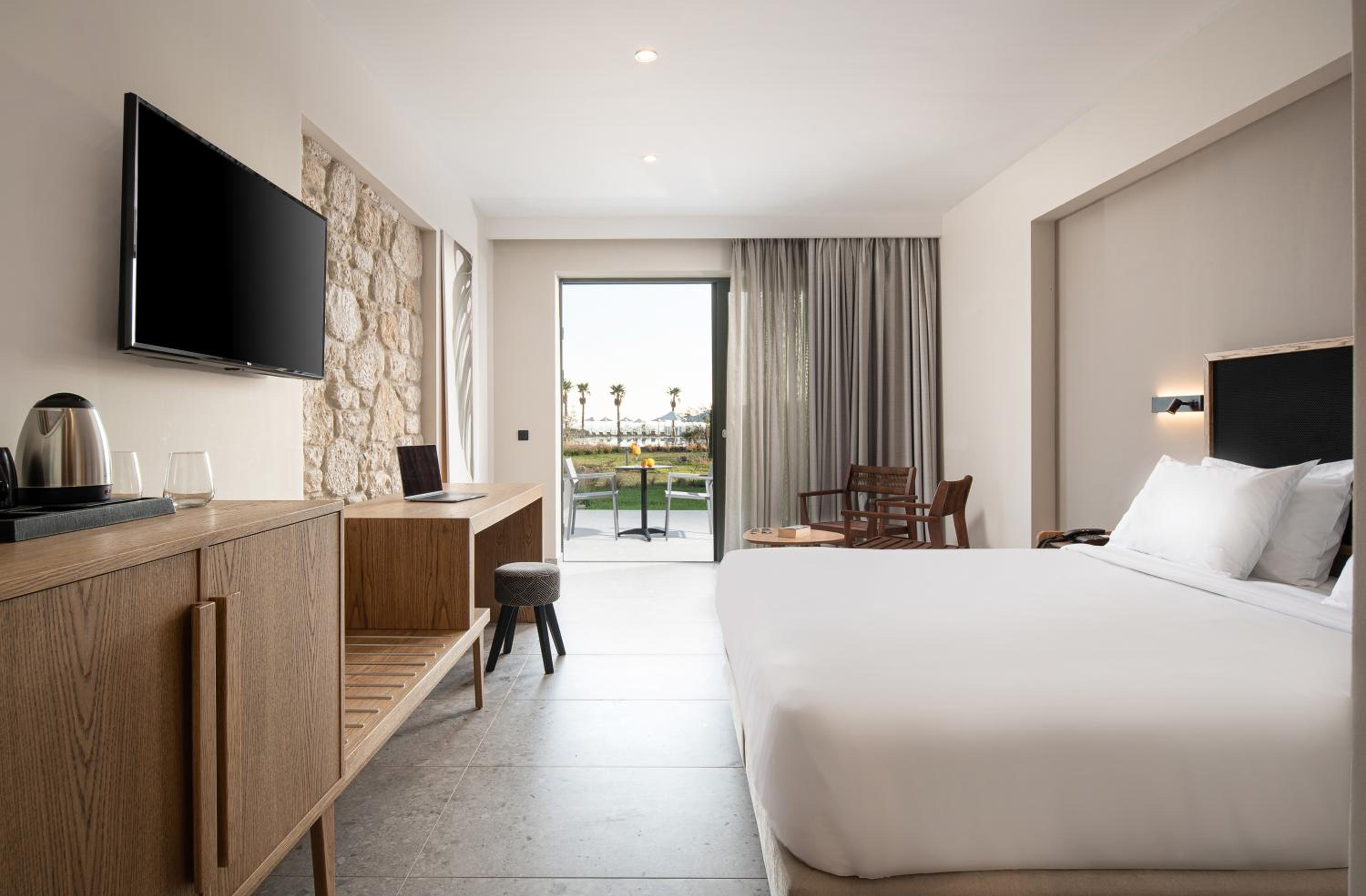 Superior Double or Twin with Side Sea View (2 Adults+ 1 Child)