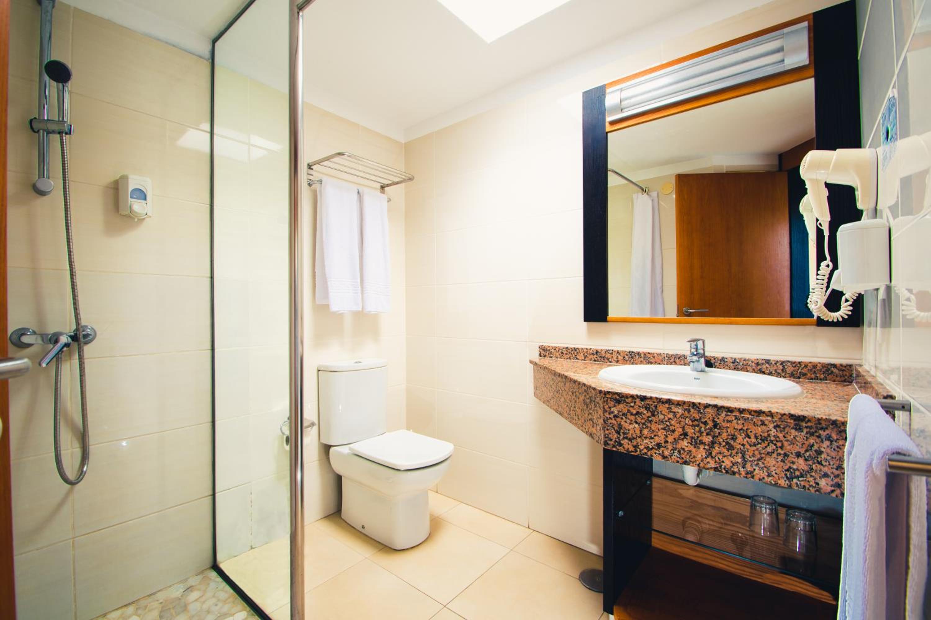 Bungalow (2 Adults) photo 2