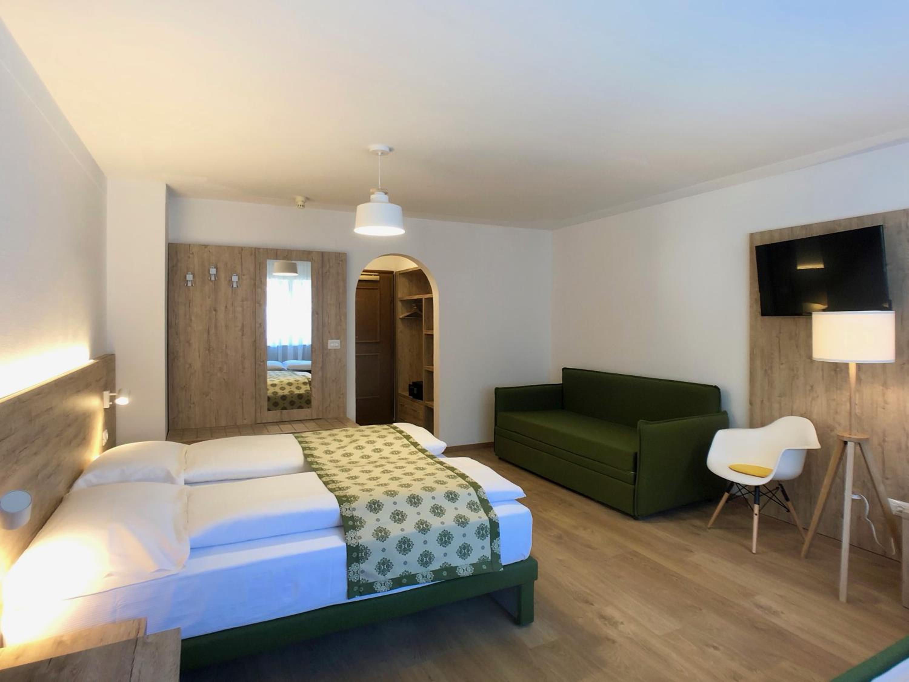 Deluxe Family Room with Spa Access - Photo 4