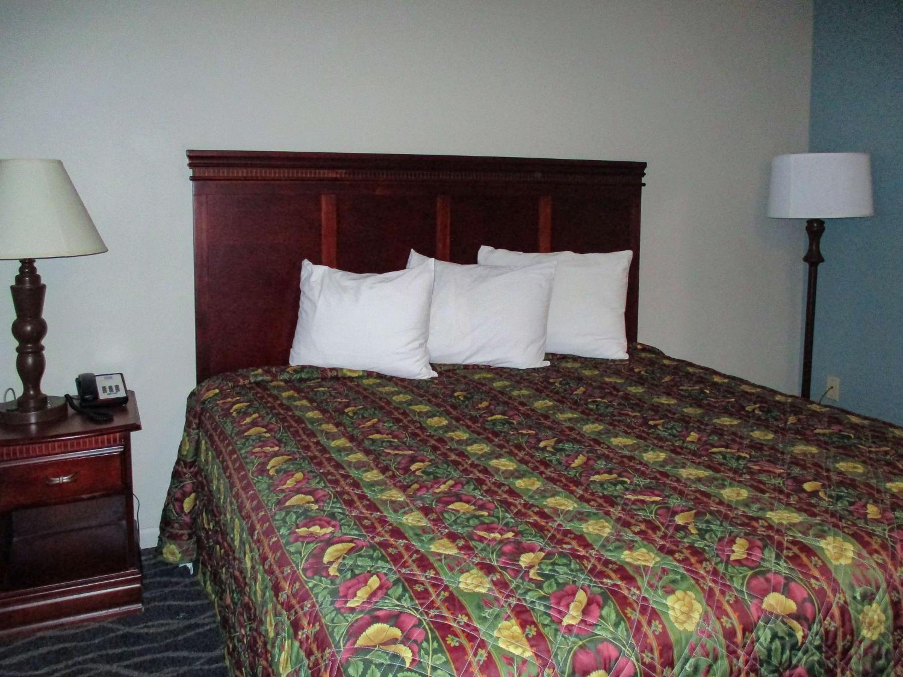 Deluxe King Room - Non-Smoking photo 2