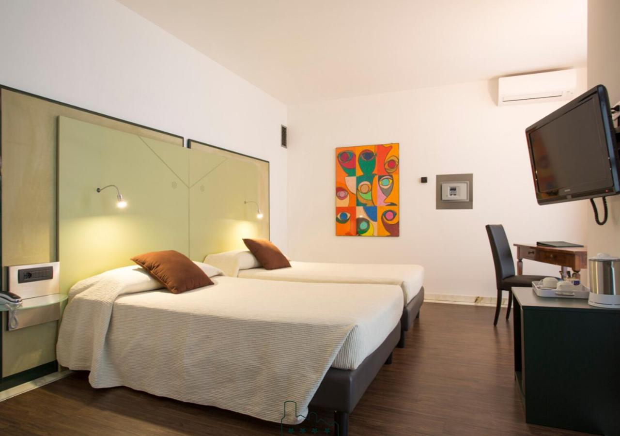 Classic Twin Room - Photo 2