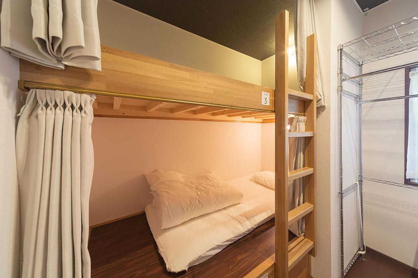 Bed in 4-Bed Male Dormitory Room photo 3