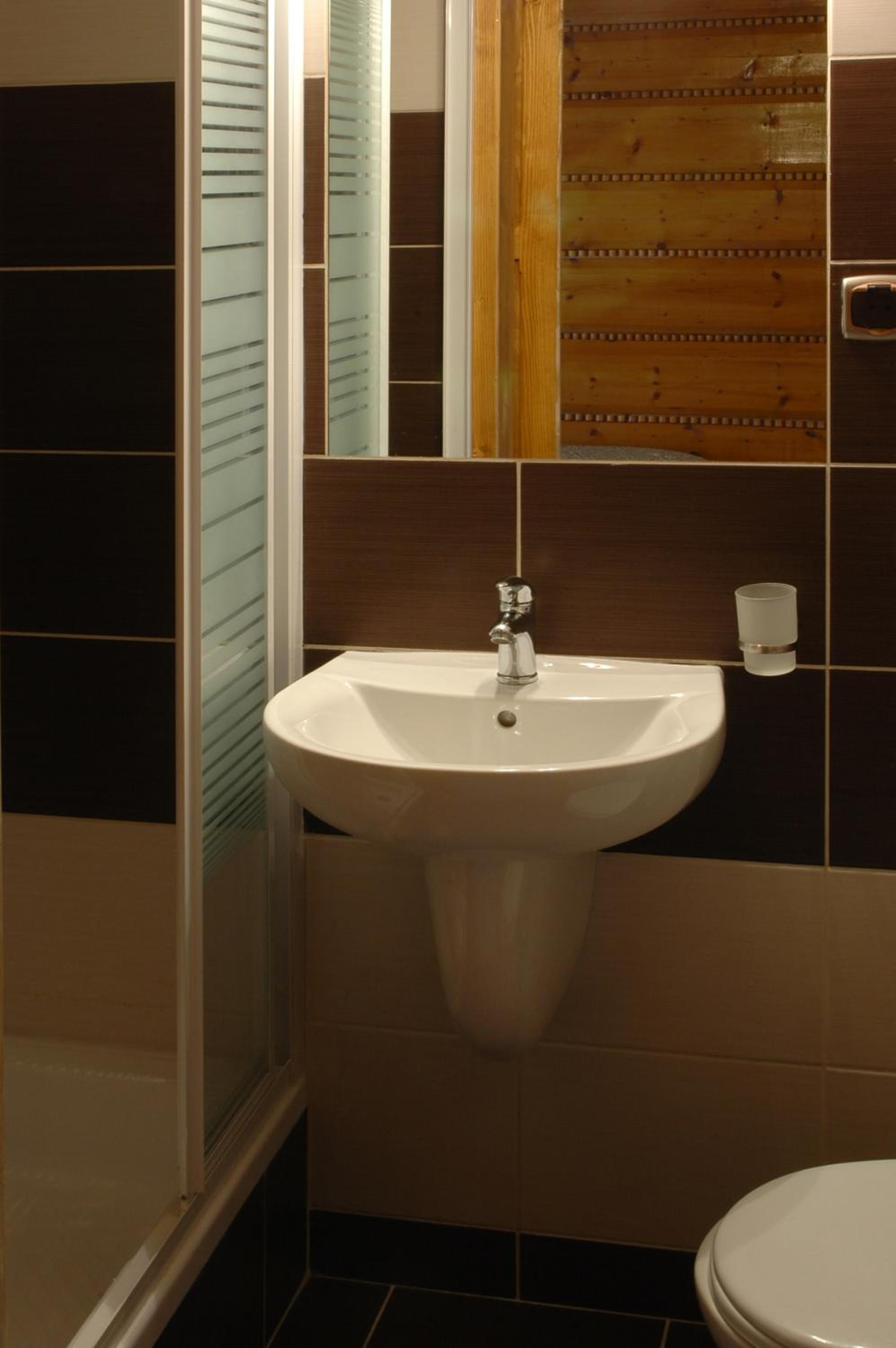 Double Room - Photo 9