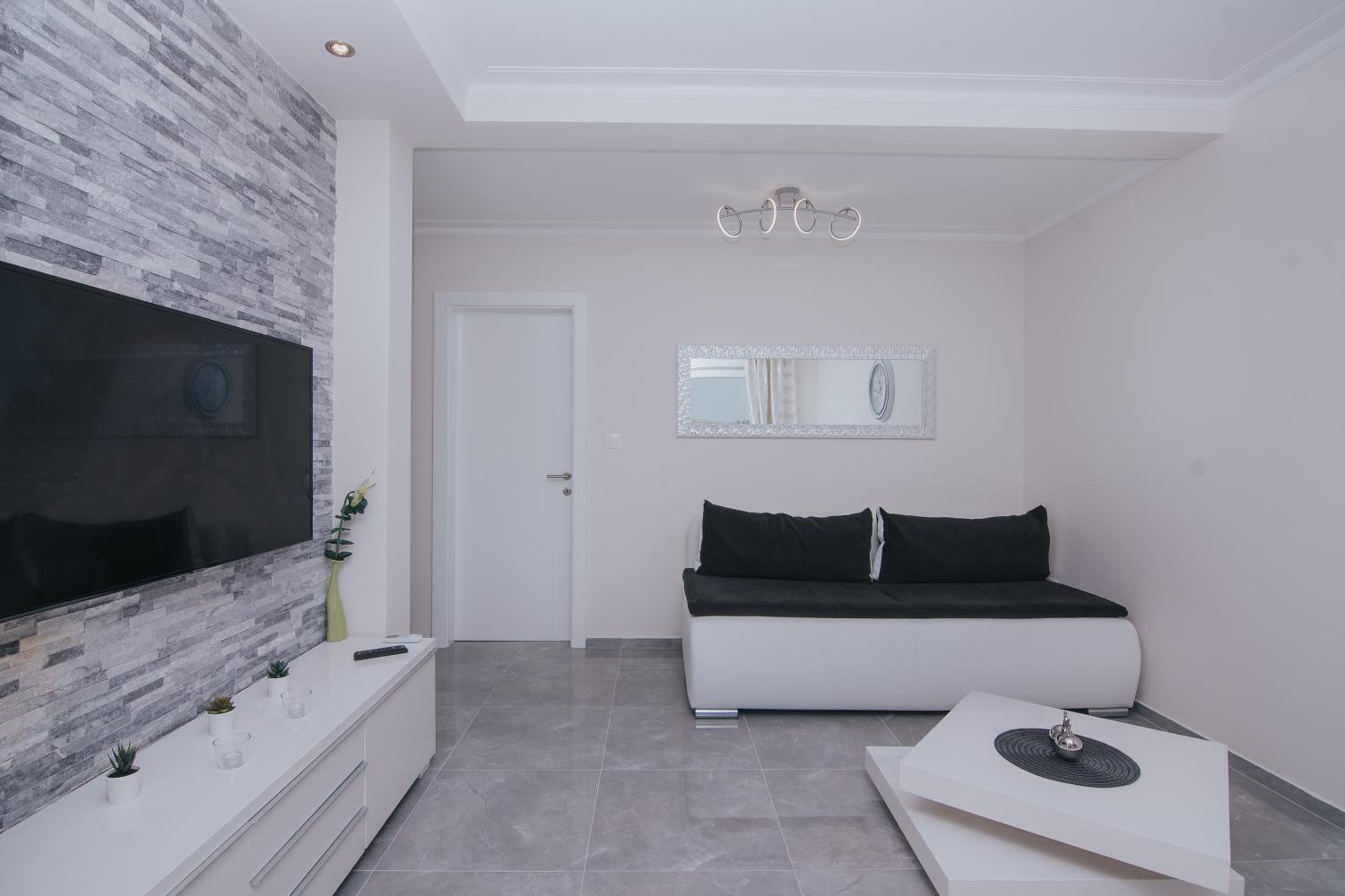 Three-Bedroom Apartment with Terrace photo 1