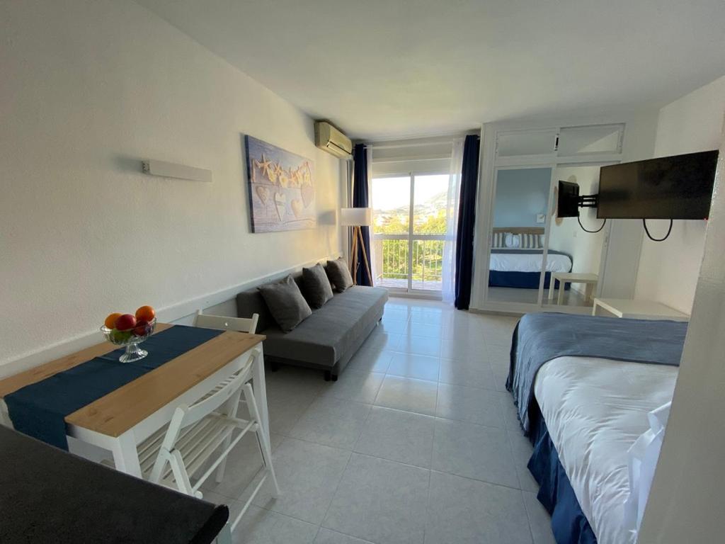 Estudio con vista al mar