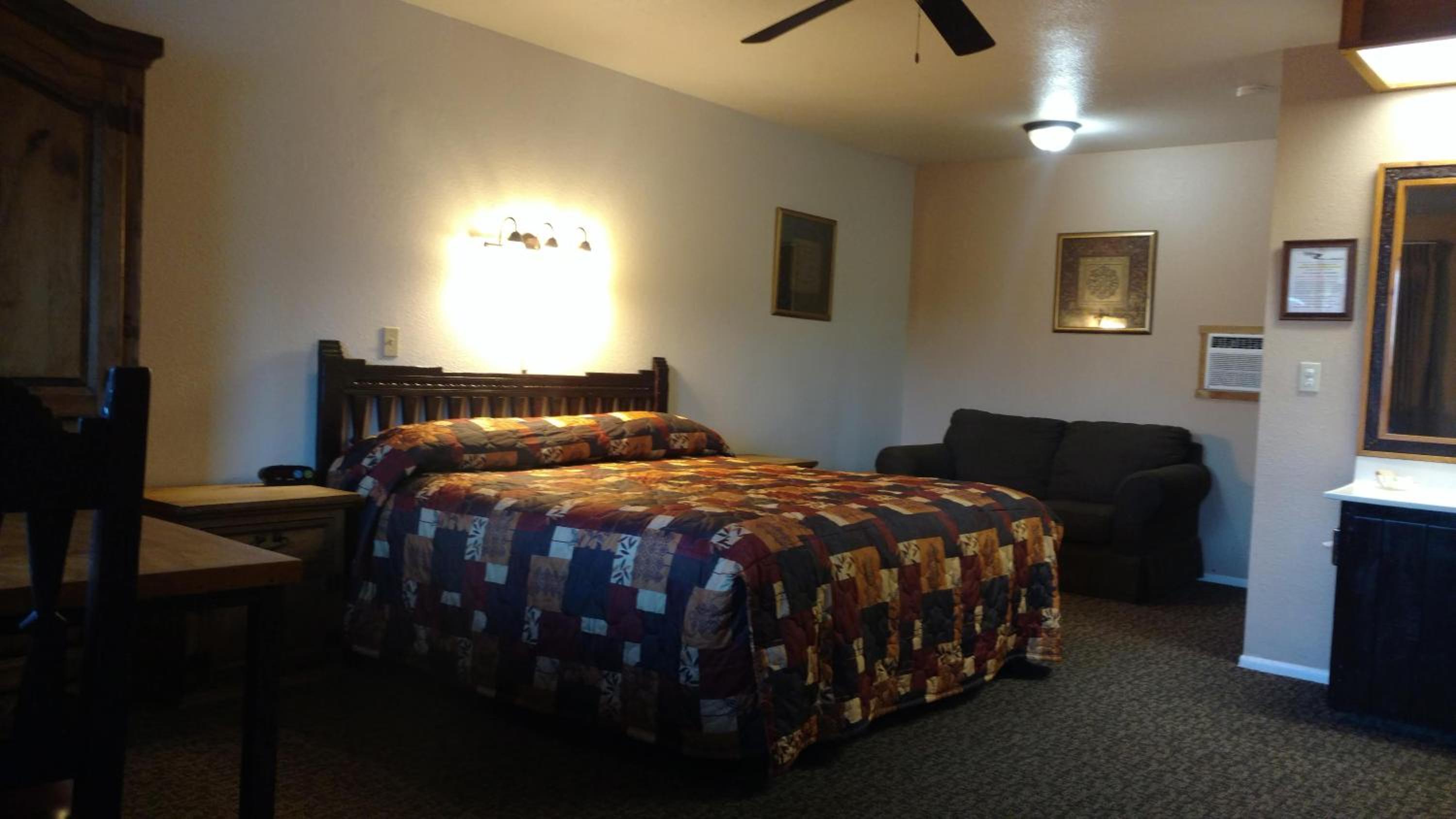 Deluxe King Room photo 3
