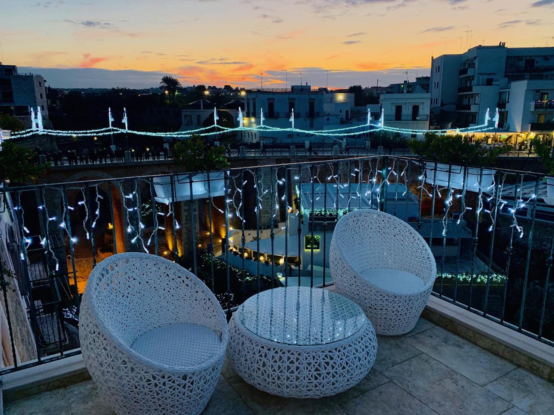 Deluxe Double Room with Balcony and Sea View photo 3