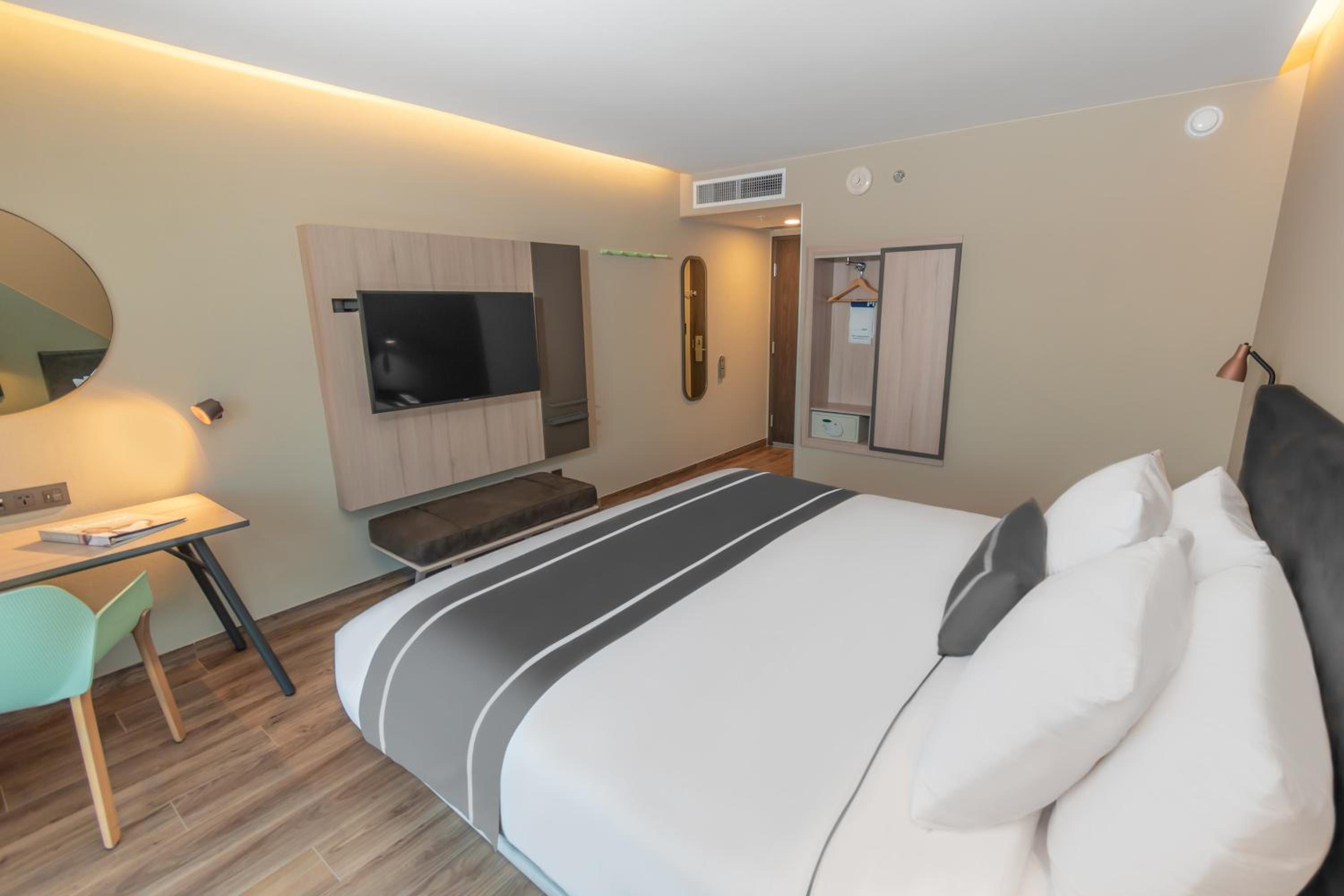 Standard King Room - Photo 4
