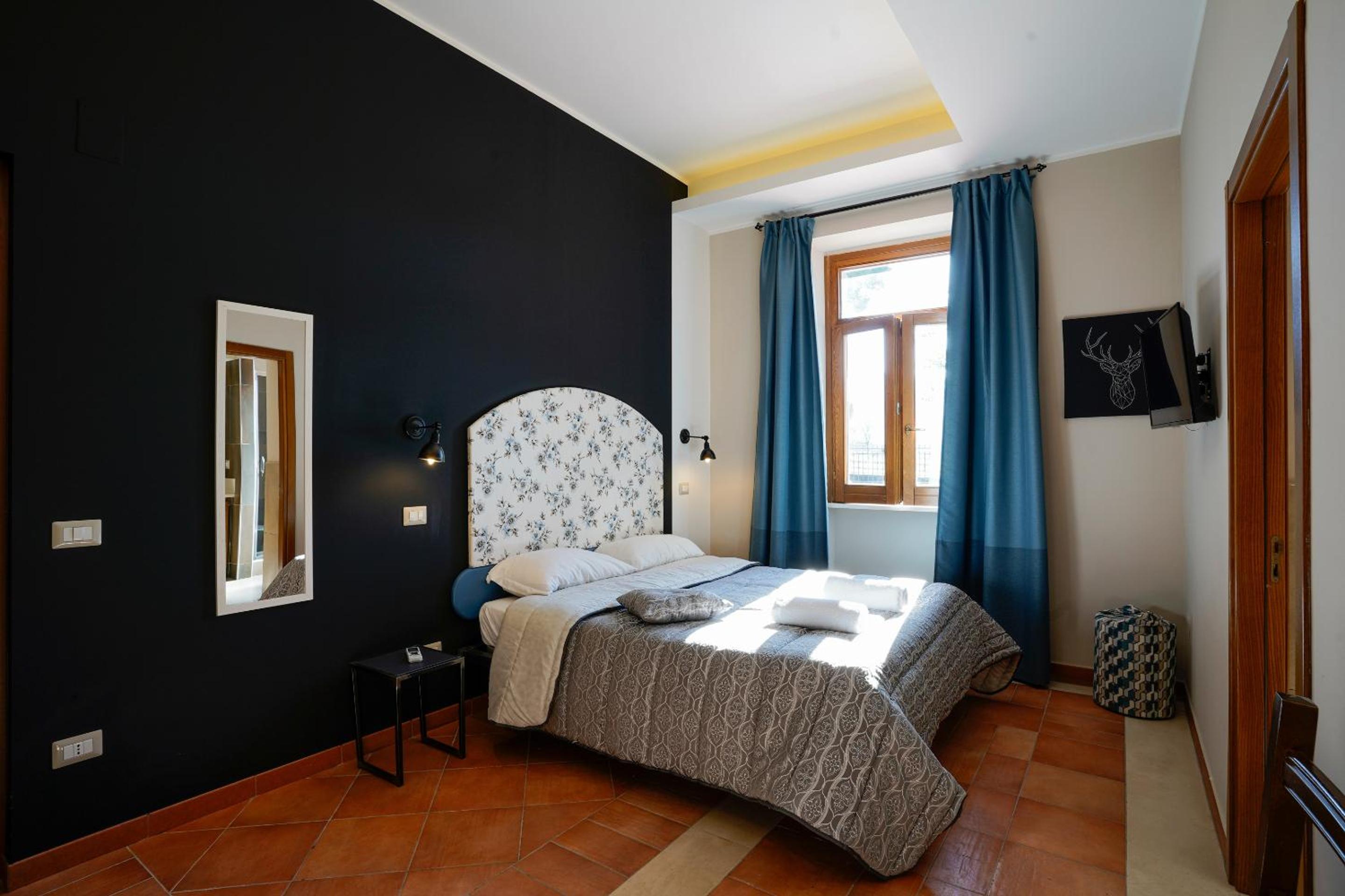 King Suite with Spa Bath - Photo 1