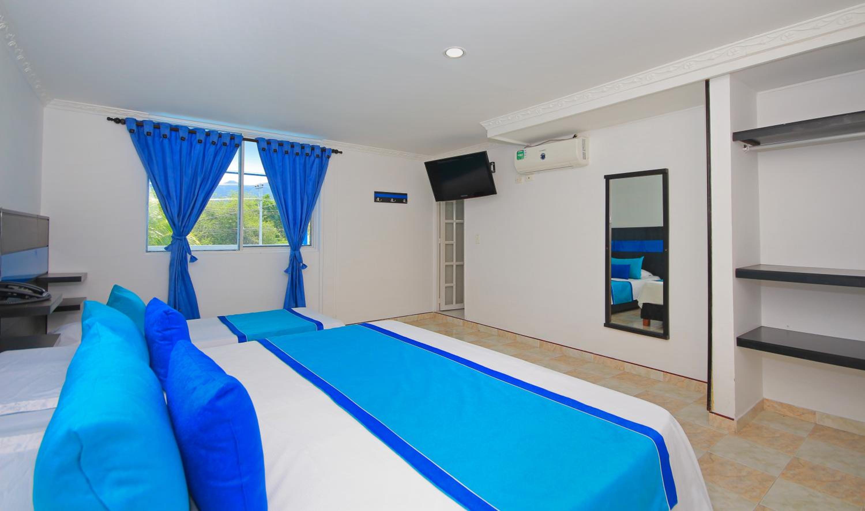 Family Room with Air Conditioning photo 2