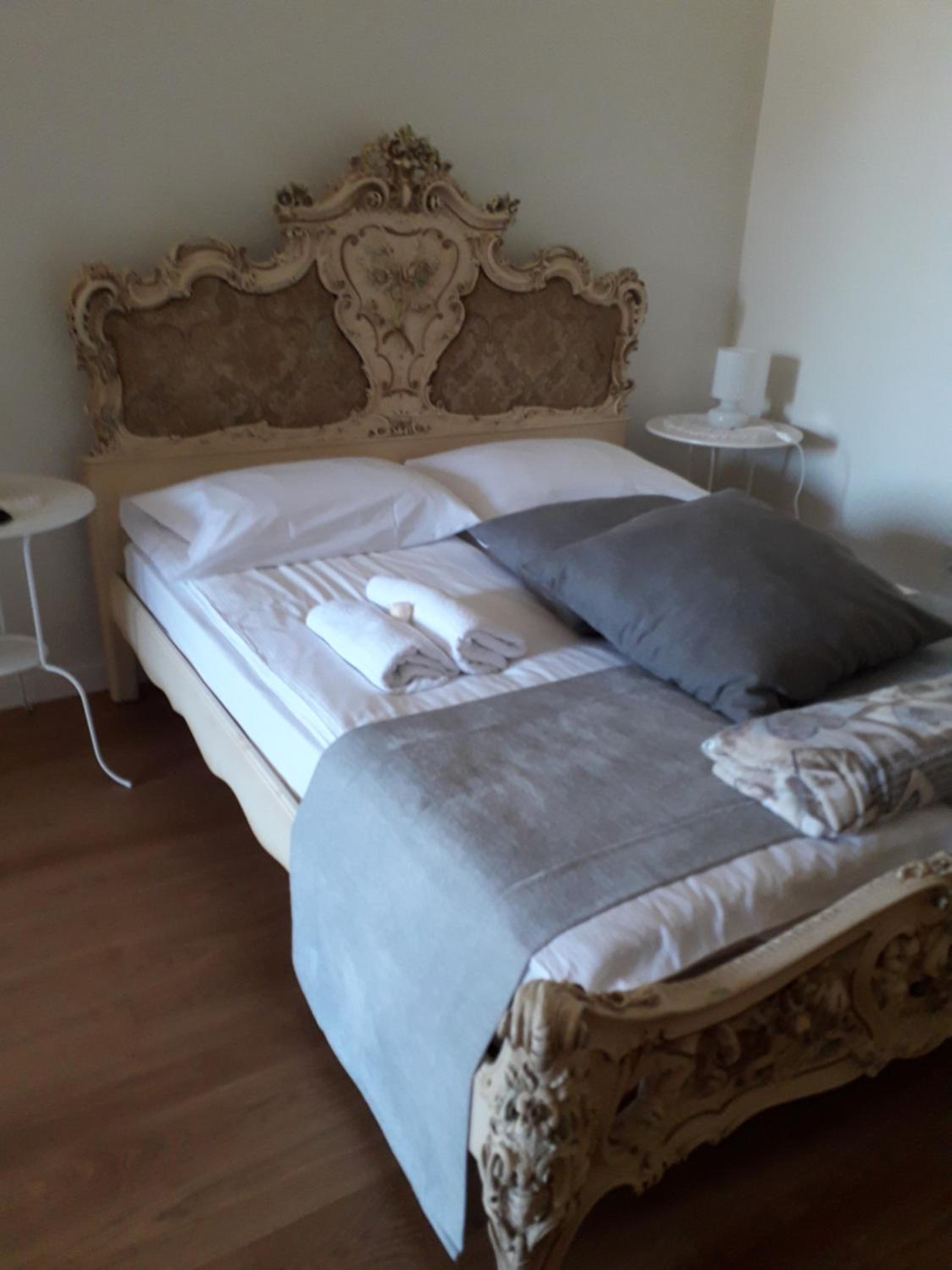 Double Room - Photo 8