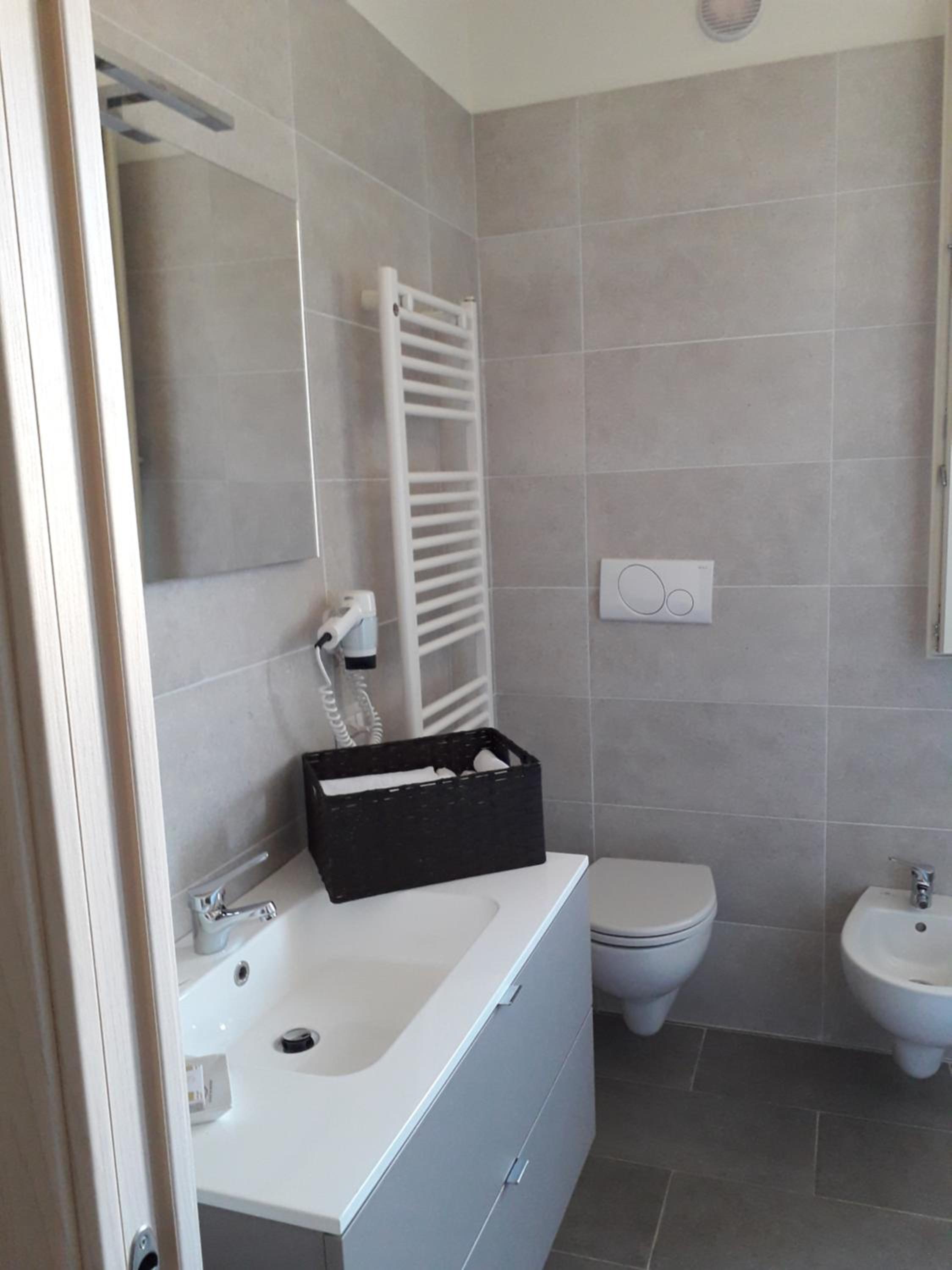 Double Room - Photo 6