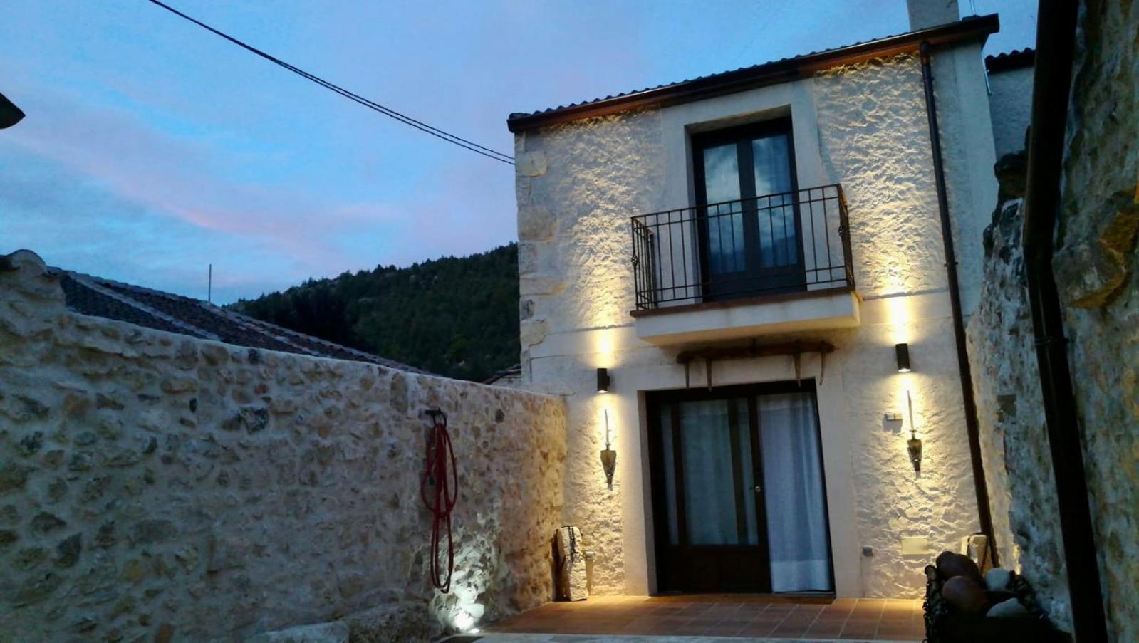Four-Bedroom House - Photo 32