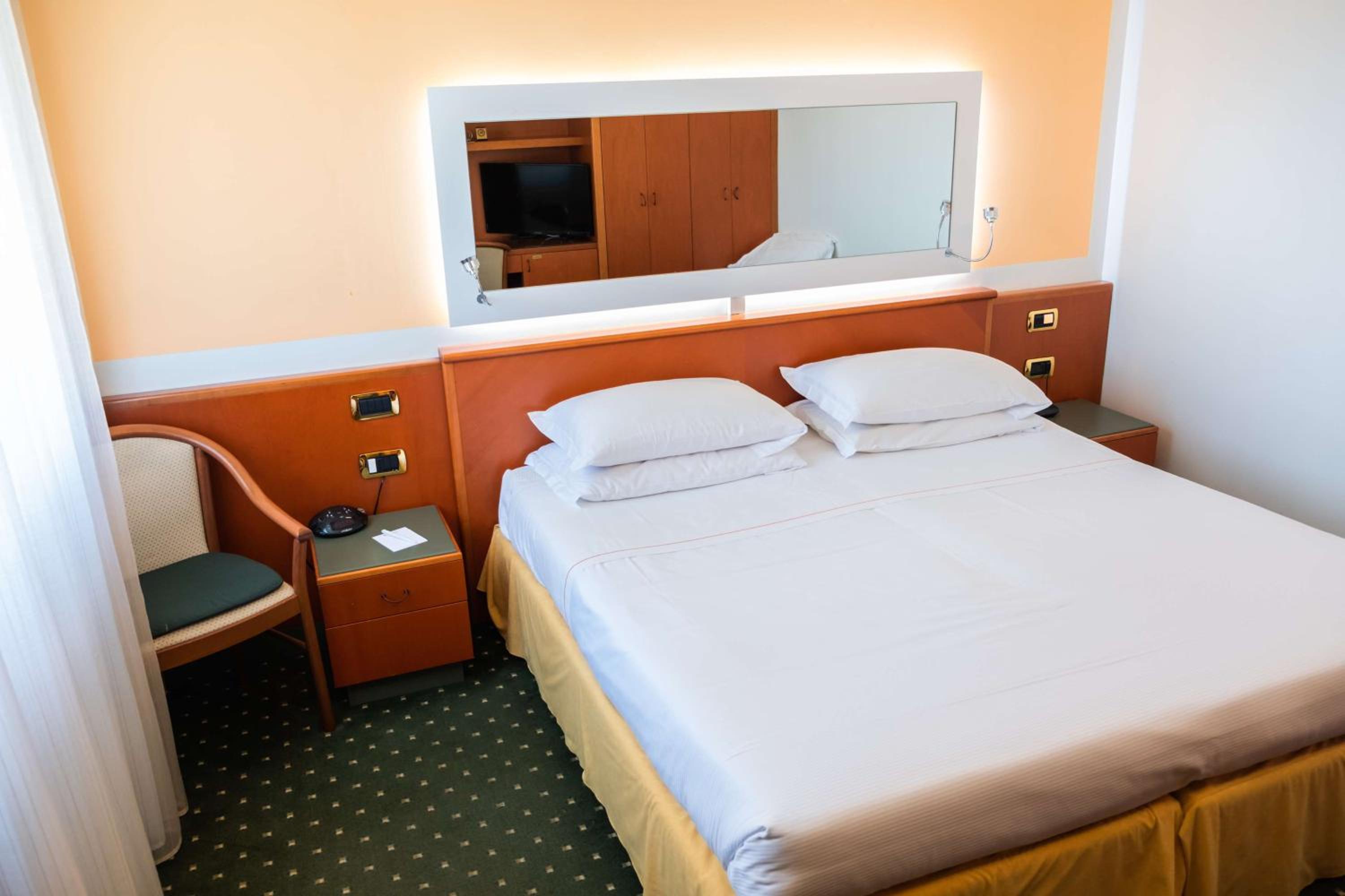 Classic King Room - Photo 3