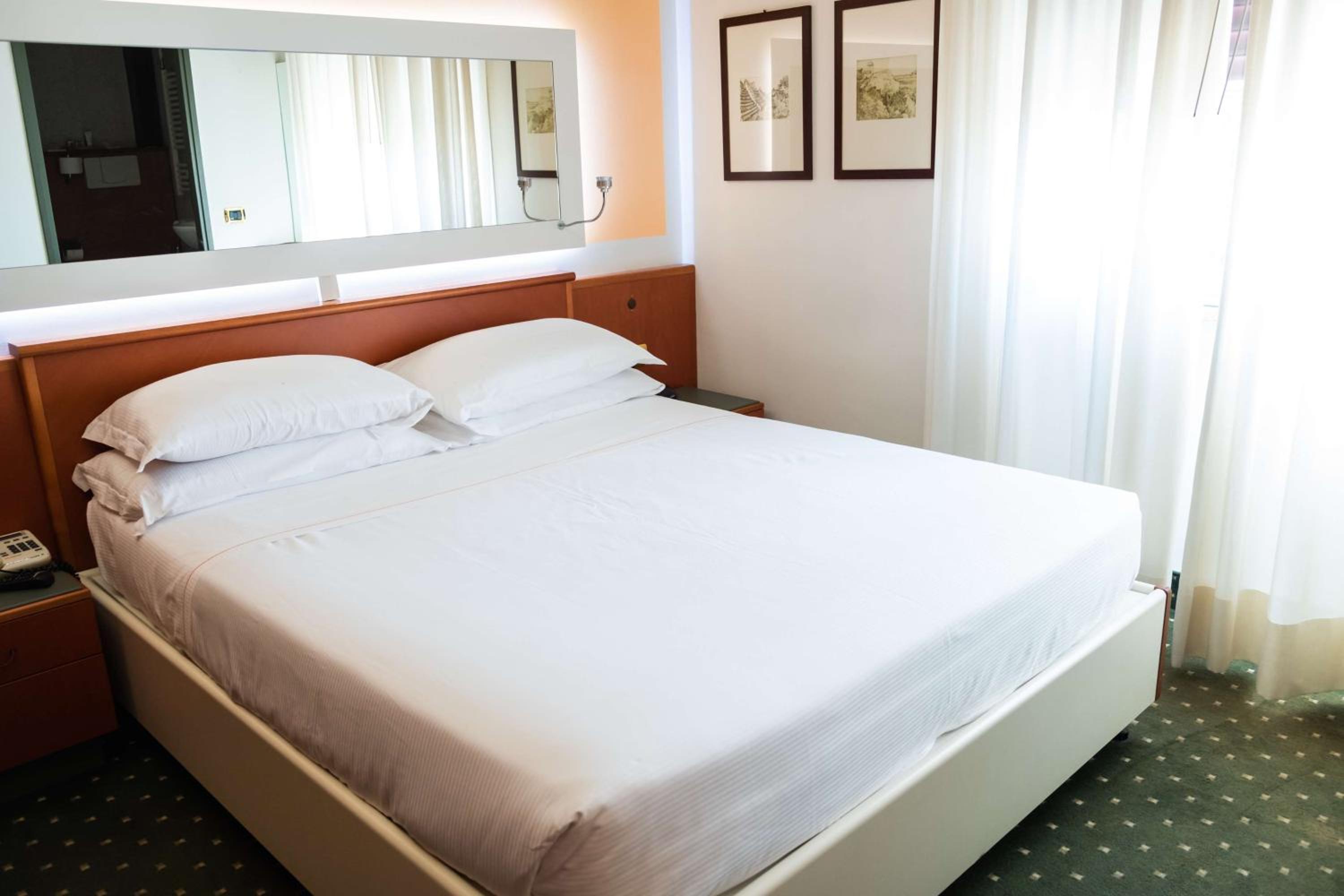 Comfort Queen Room - Photo 3