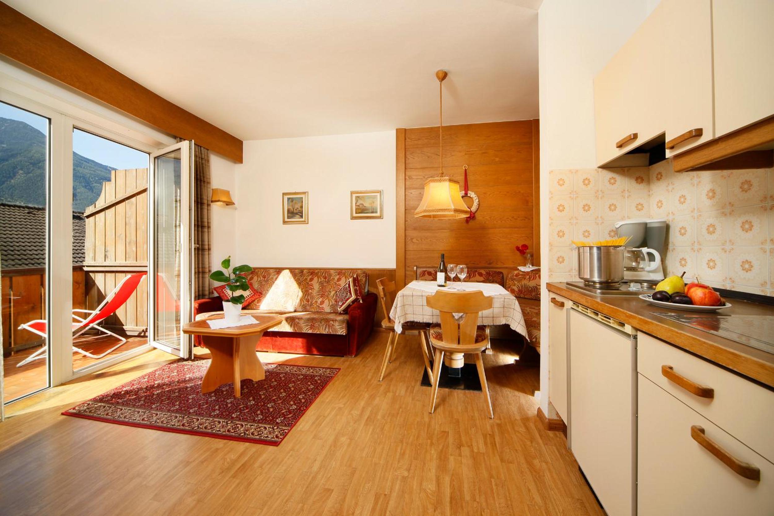 Large One-Bedroom Apartment - Photo 1