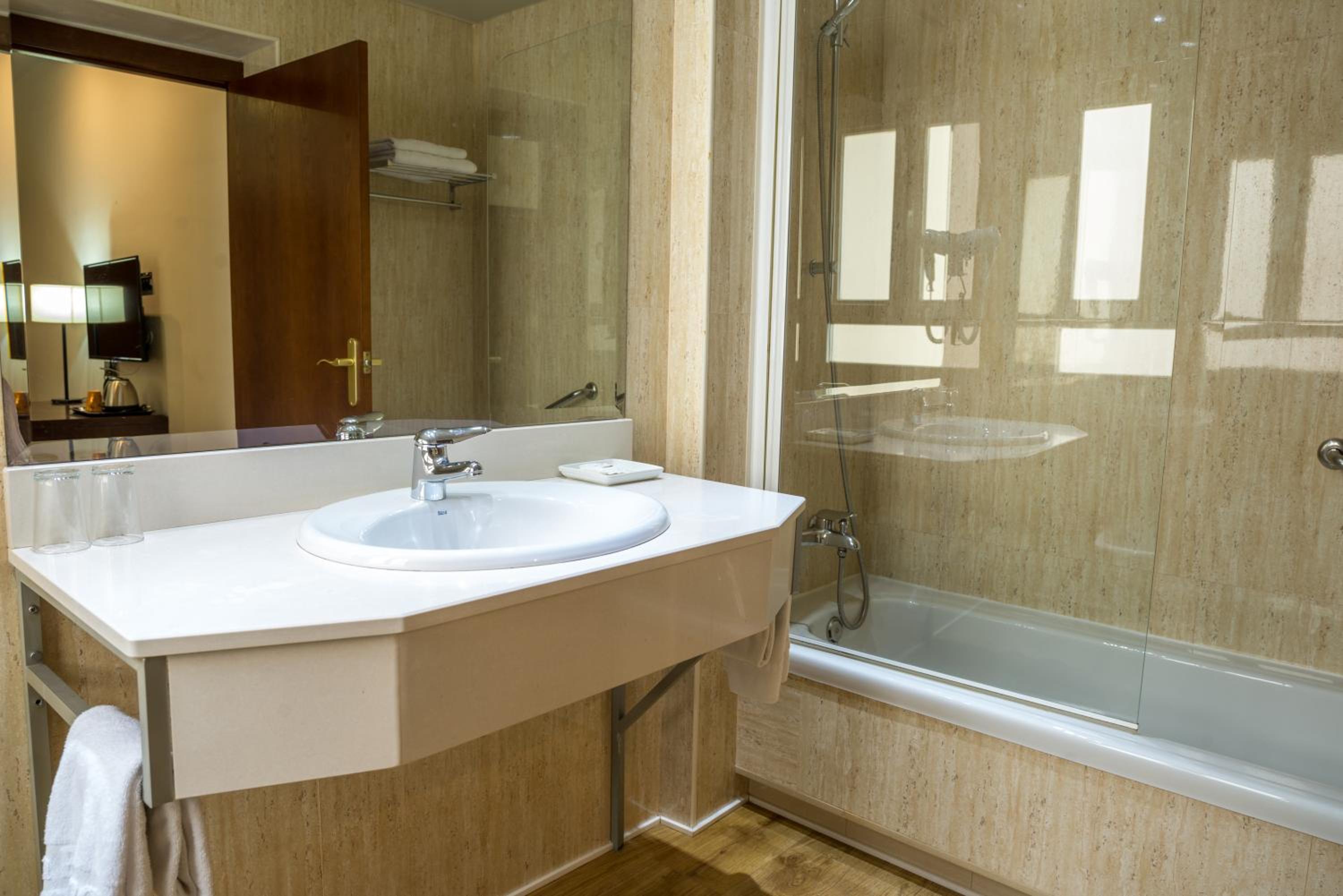 Double or Twin Room photo 3
