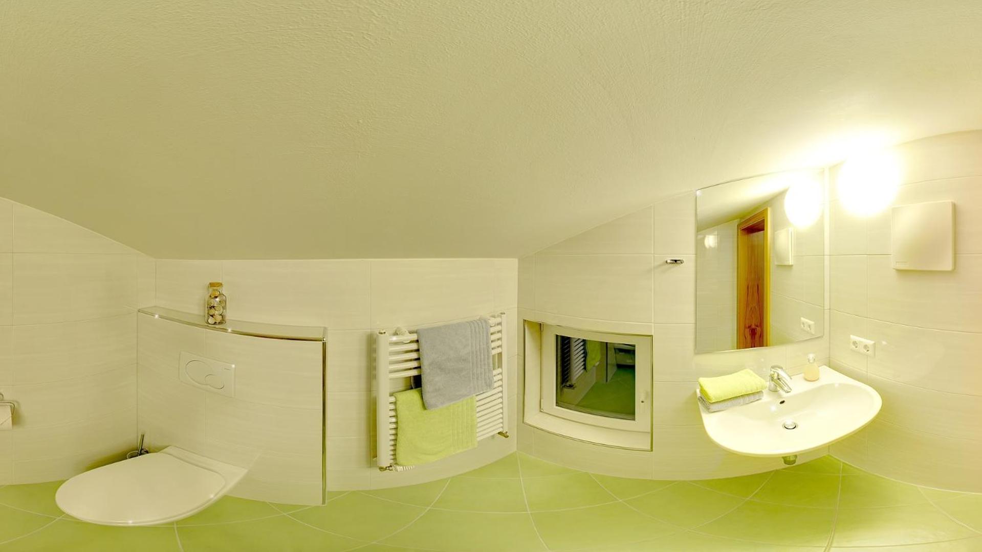 Three-Bedroom Apartment photo 2