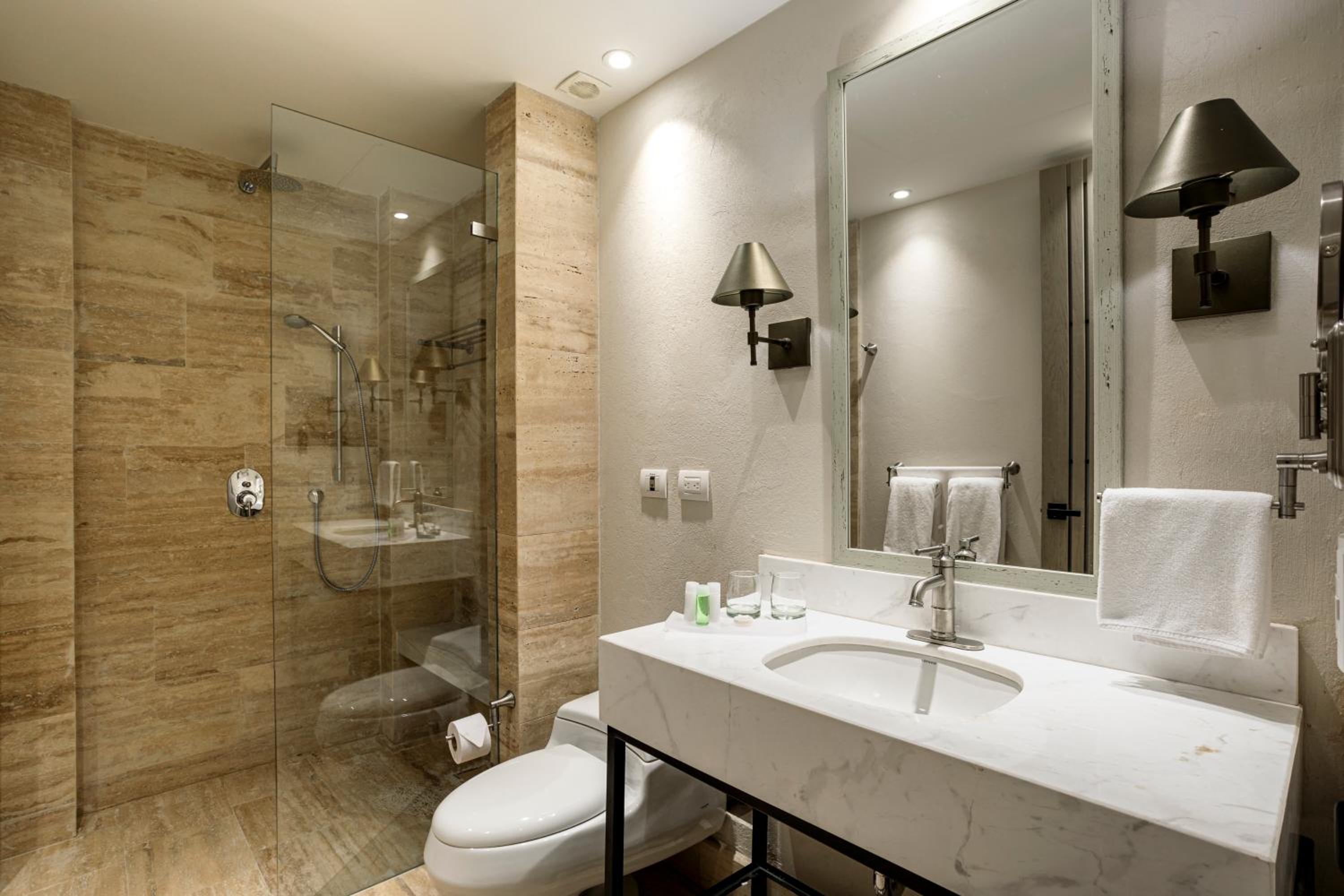 Deluxe Double Room with Balcony photo 3