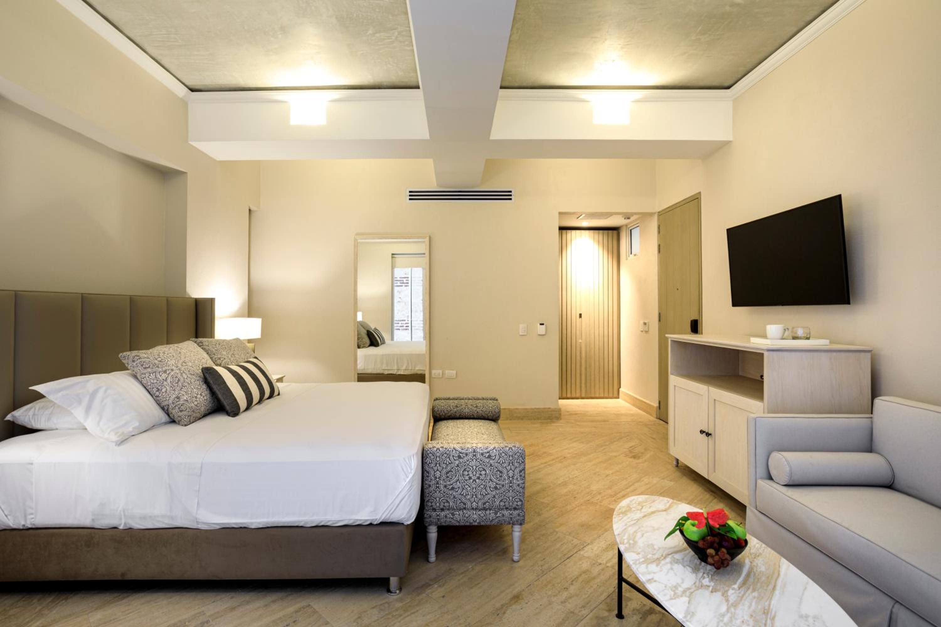 Deluxe King Room photo 3