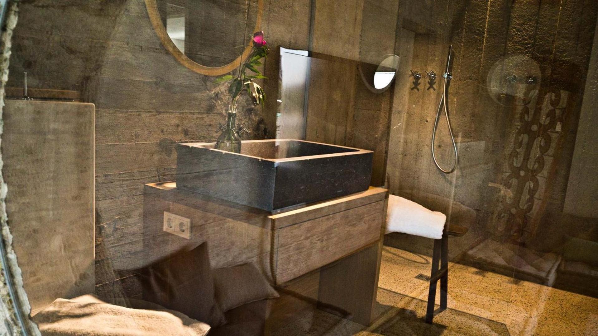 Deluxe Suite - Photo 7