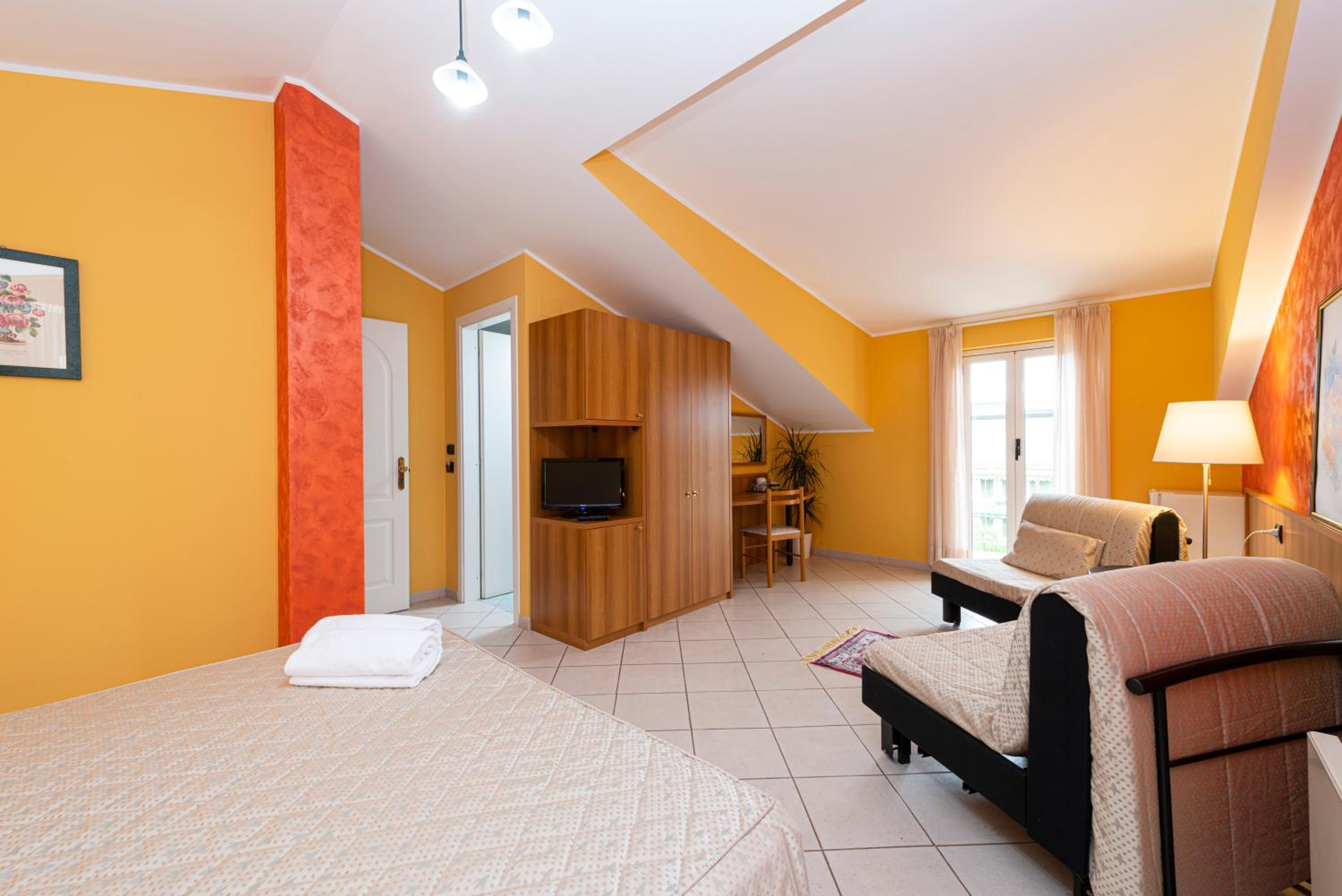 Comfort Triple Room