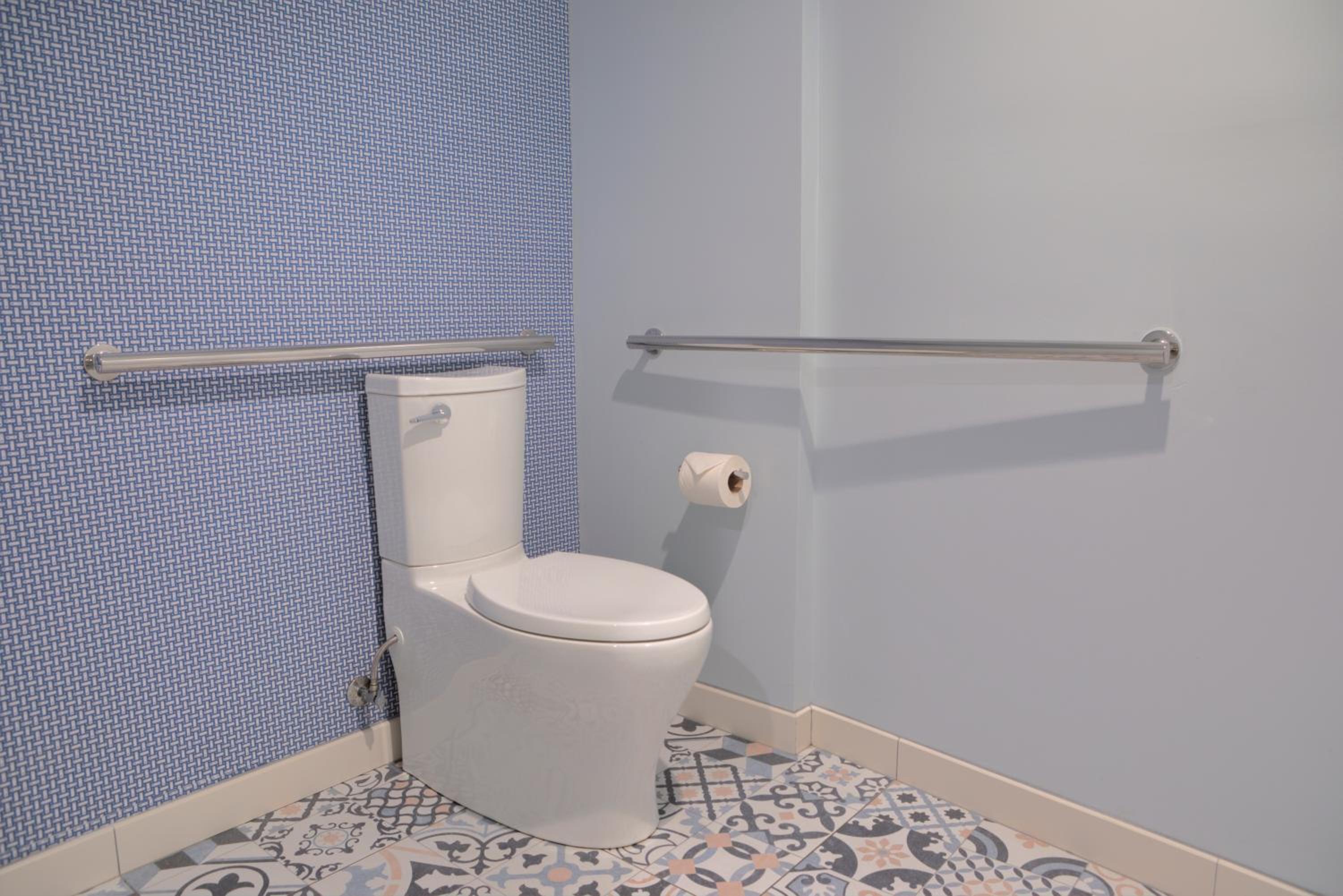 Quadruple Room - Disability Access - Photo 3