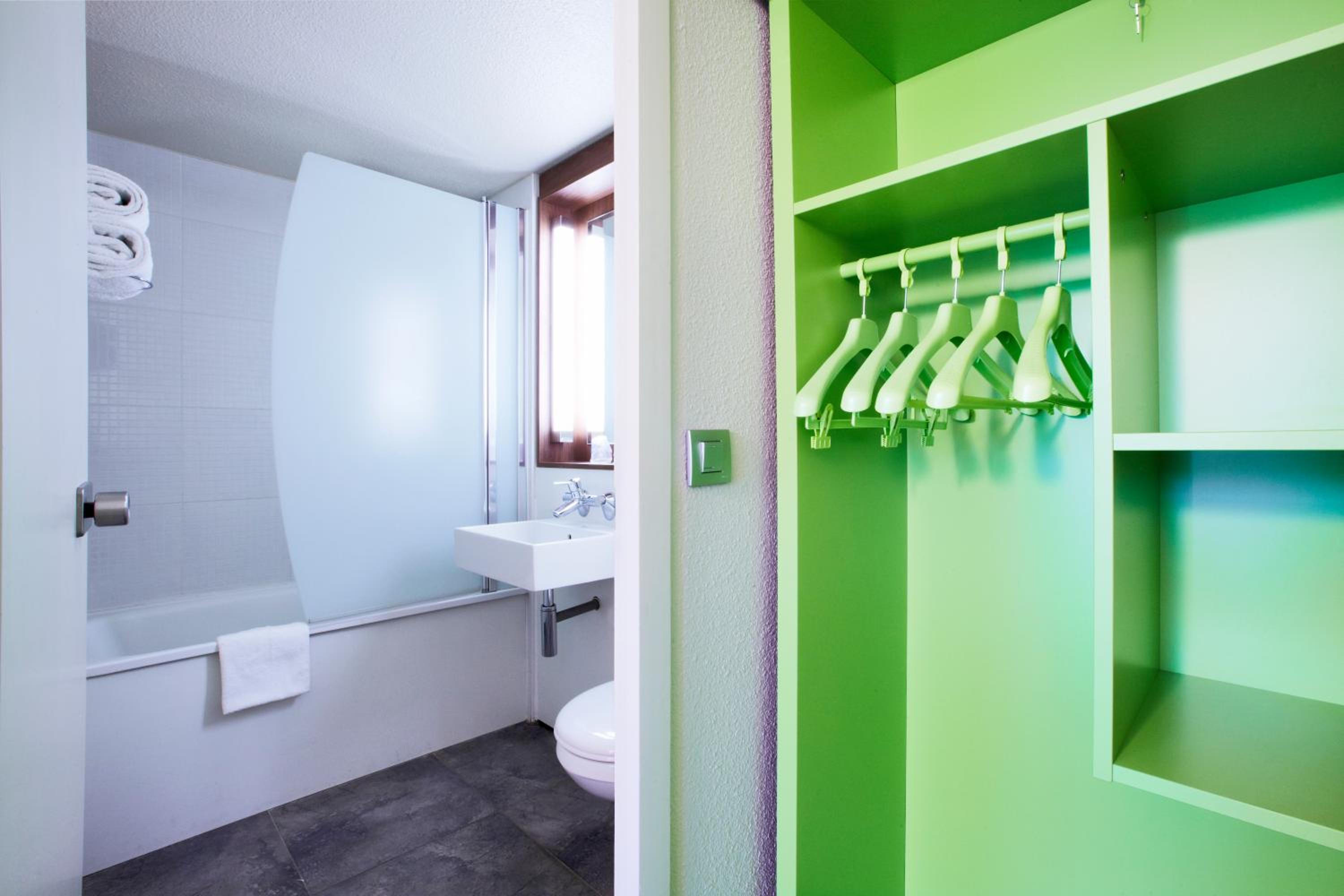 Standard Twin Room - Photo 5