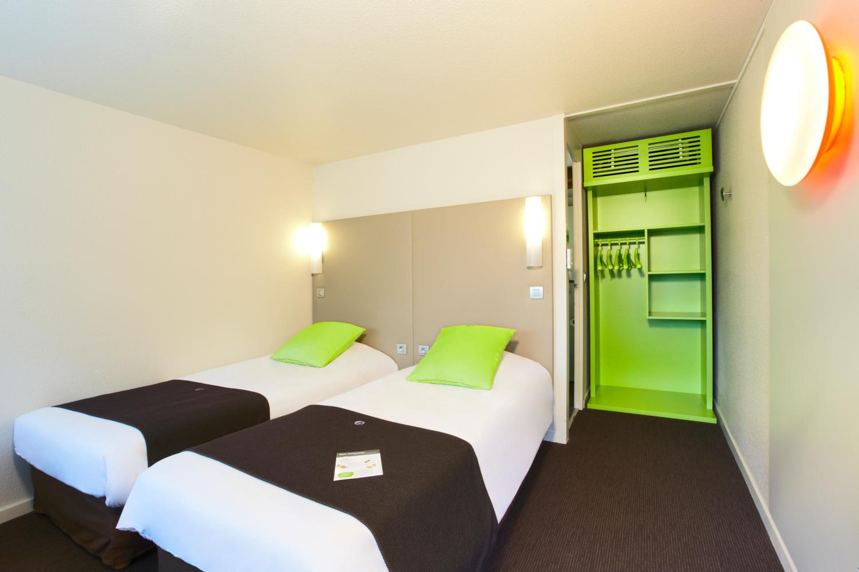 Standard Twin Room - Photo 6