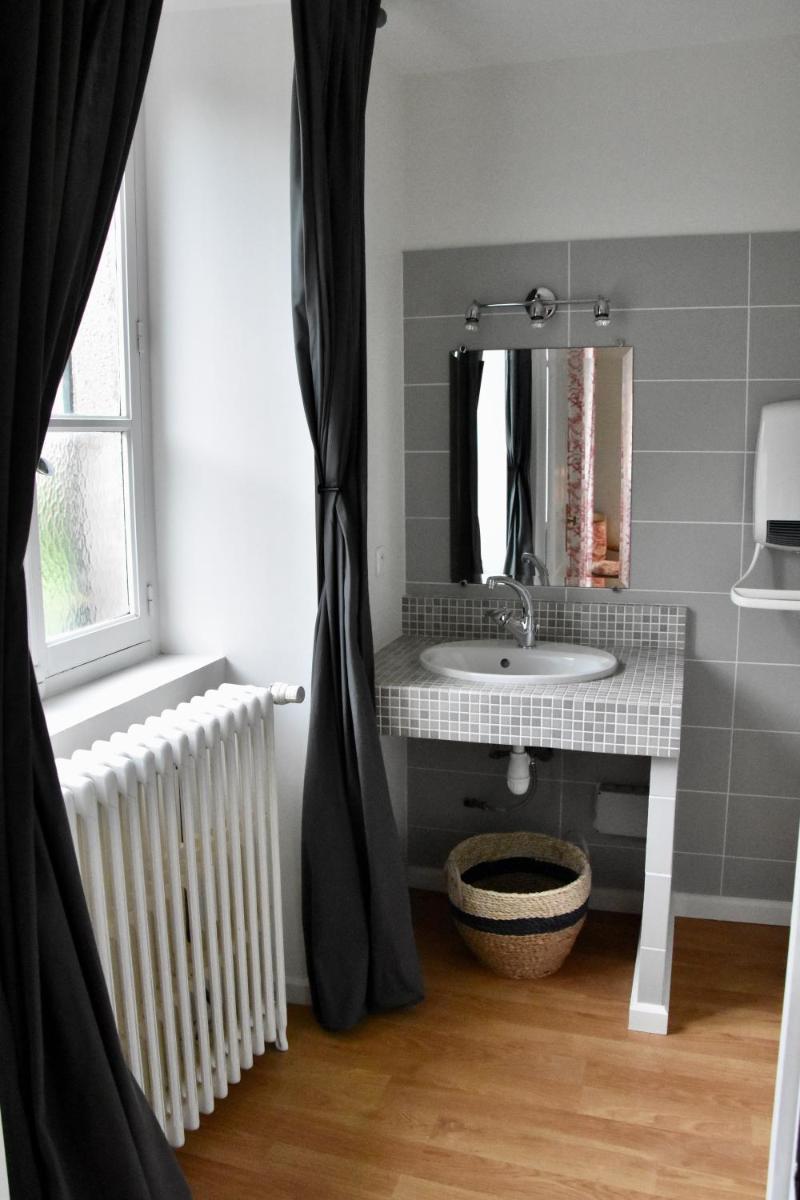 Deluxe Double Room with Shower - Photo 4