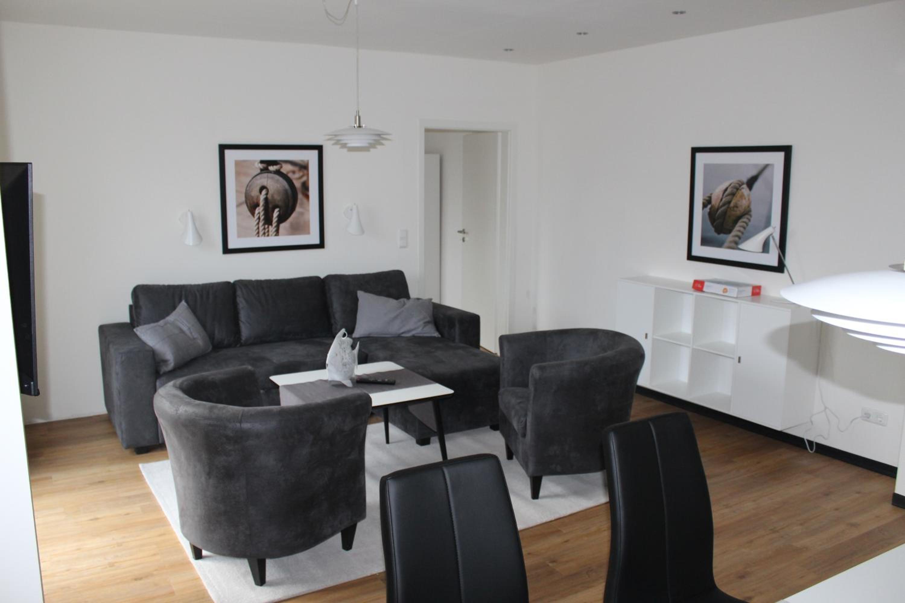 One-Bedroom Apartment photo 1