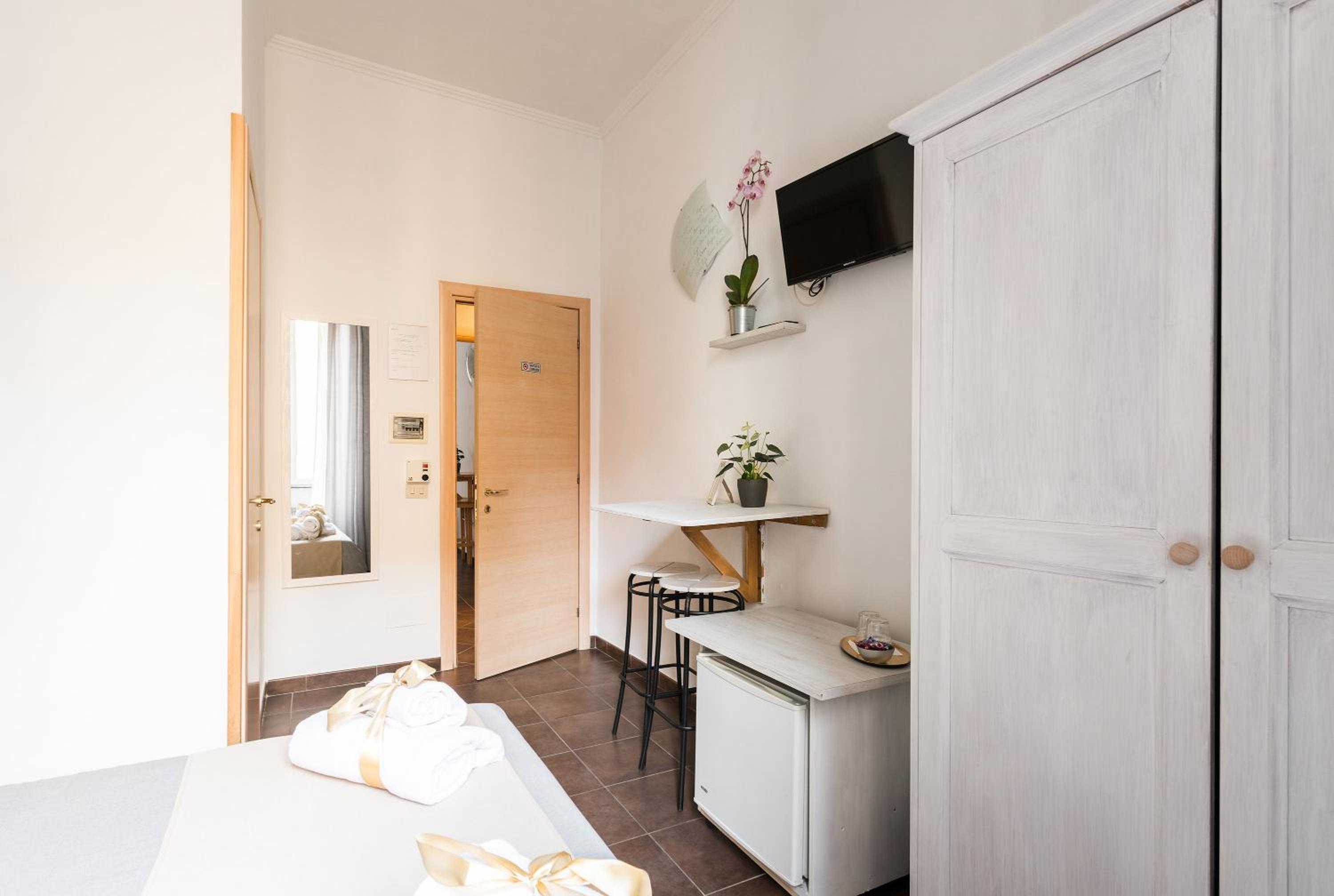 Single Room photo 3