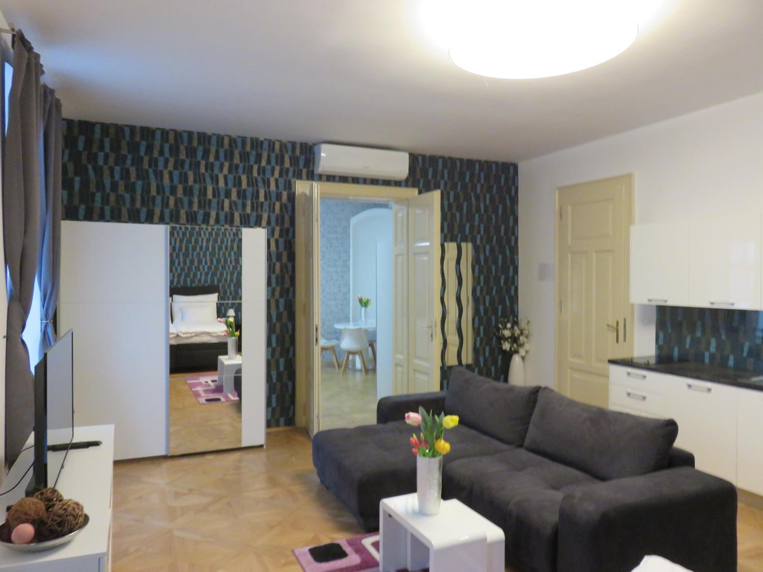 Two-Bedroom Apartment - Photo 2