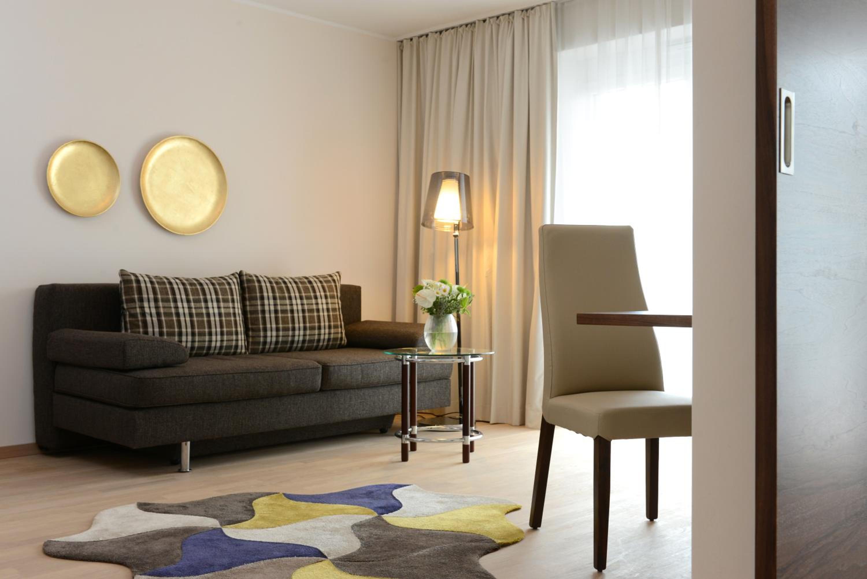 Suite - Disability Access - Photo 3