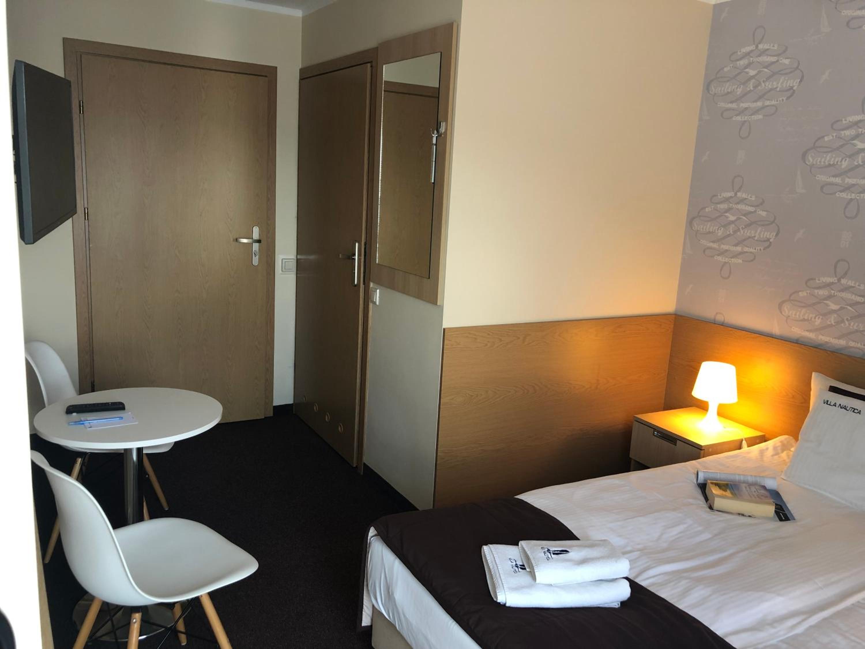 Double Room with Balcony - Photo 3