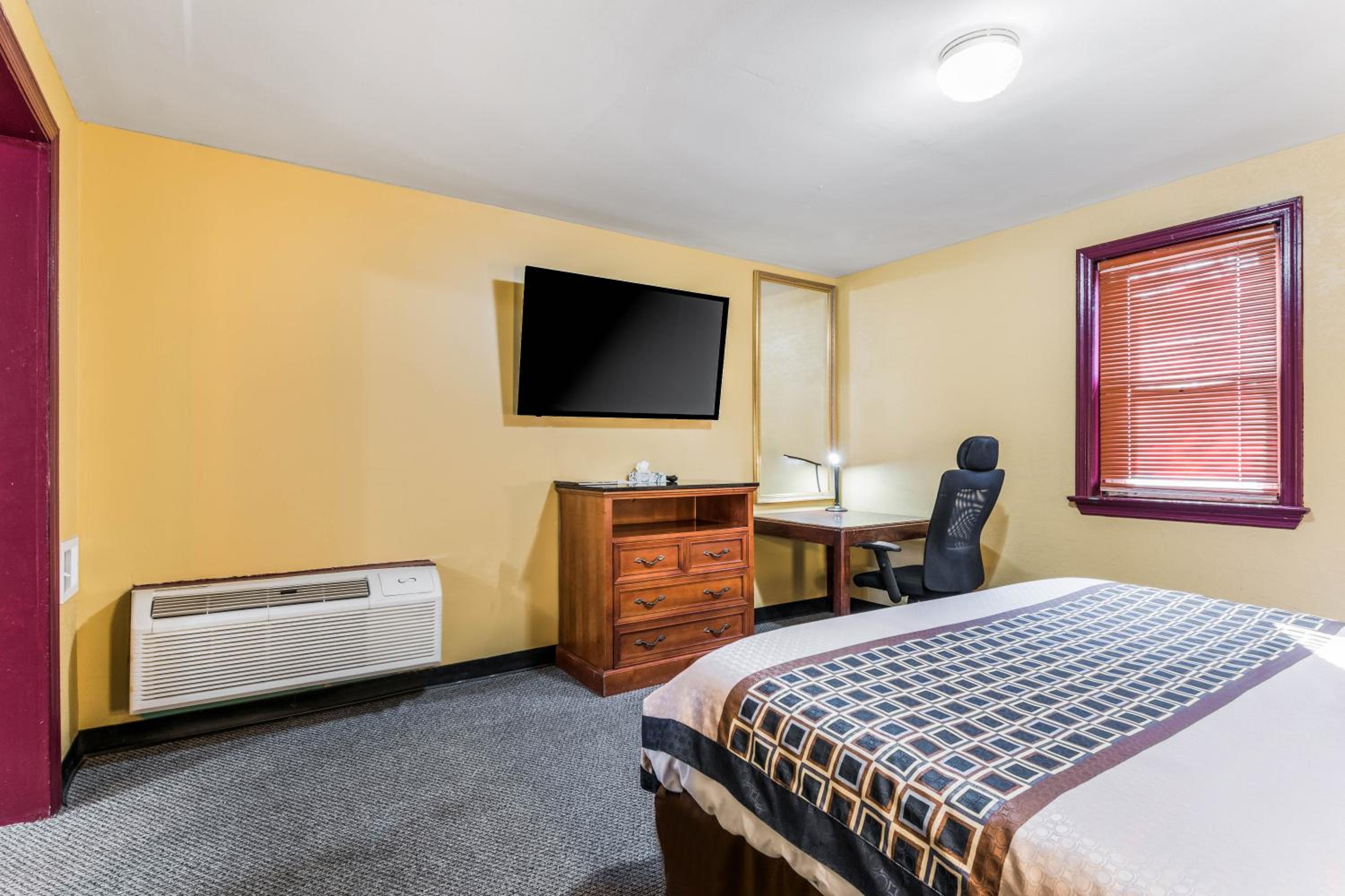 King Room - Non-Smoking - Photo 7