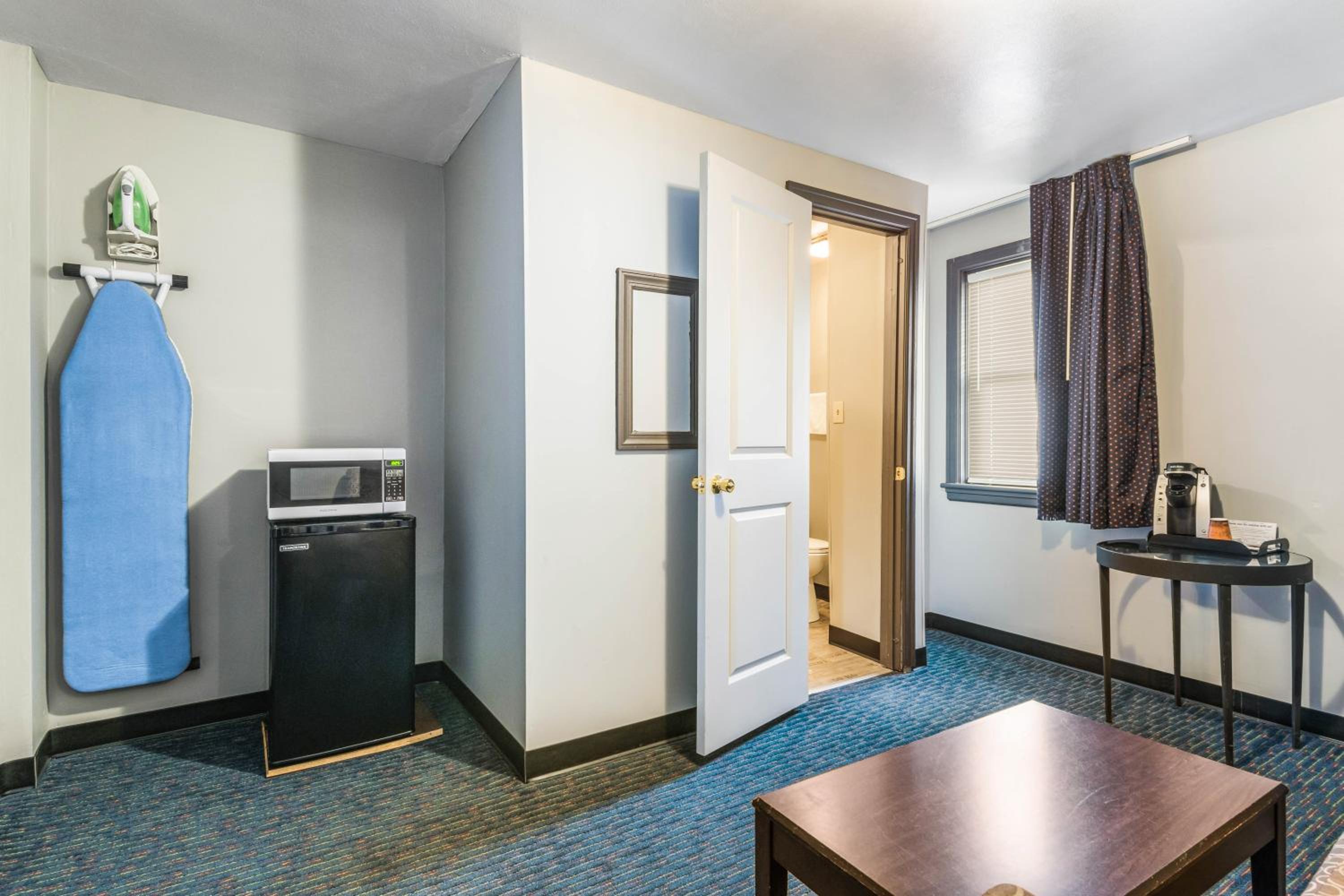 Double Room - Photo 13
