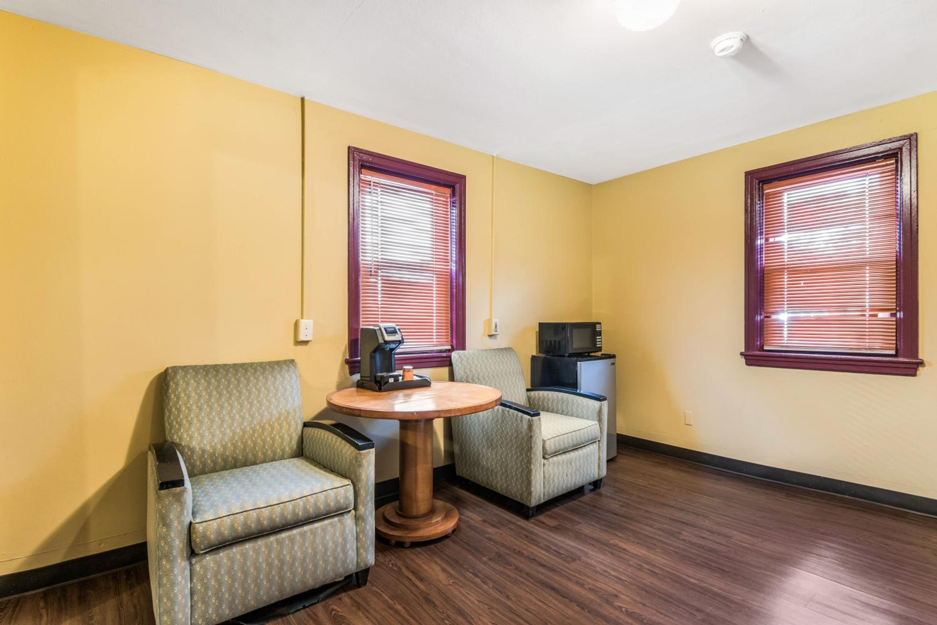 Double Room - Photo 8