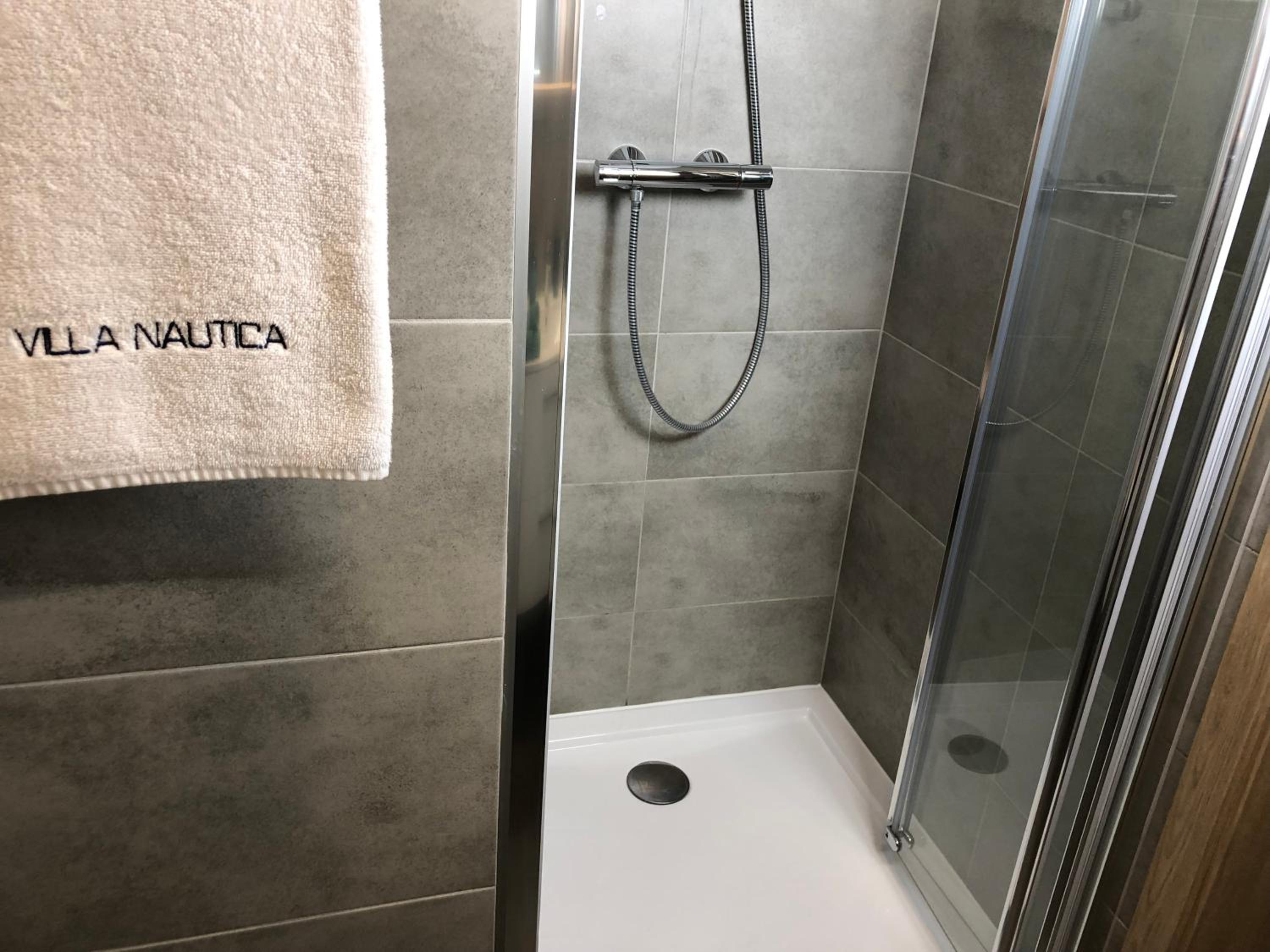 Standard Plus Double or Twin Room with Balcony - Photo 5