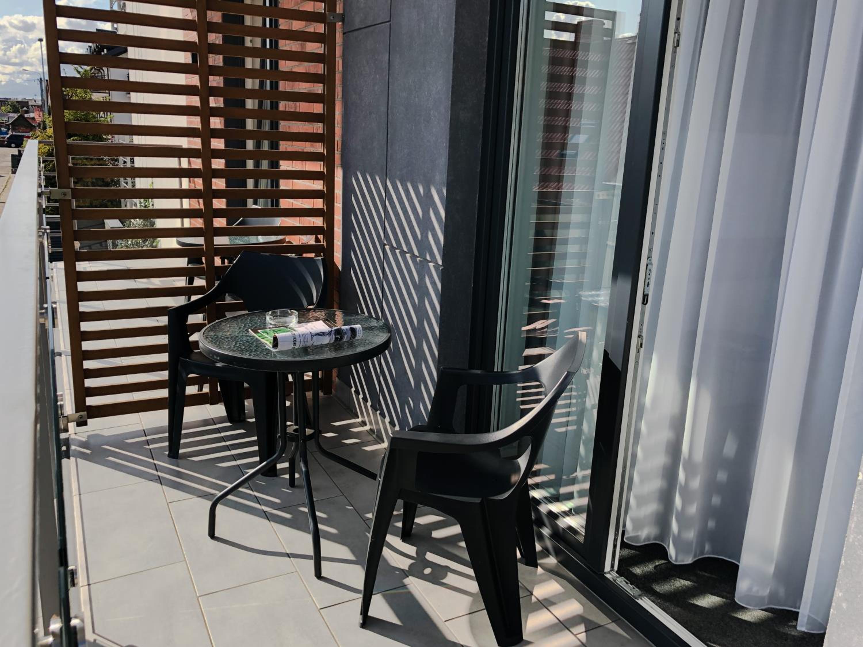 Small Double or Twin Room with Balcony - Photo 11