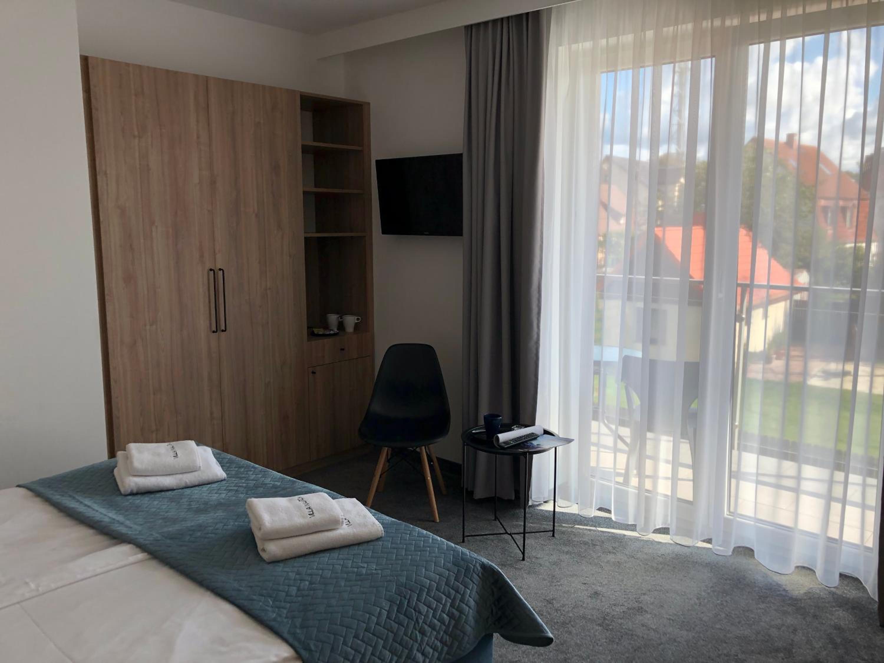 Standard Plus Double or Twin Room with Balcony - Photo 6