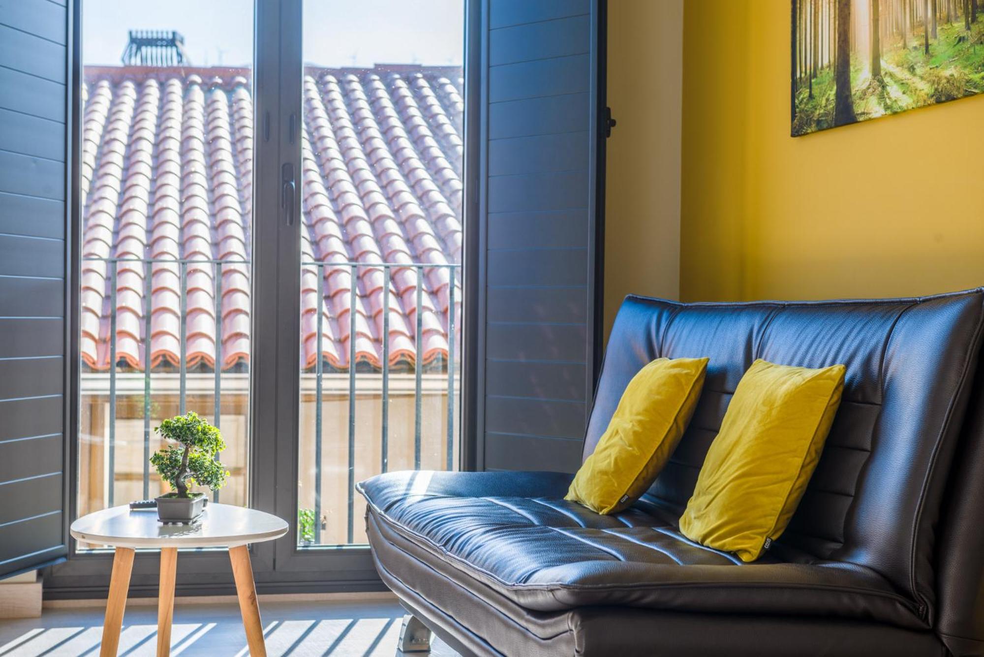 Apartment with Balcony photo 2