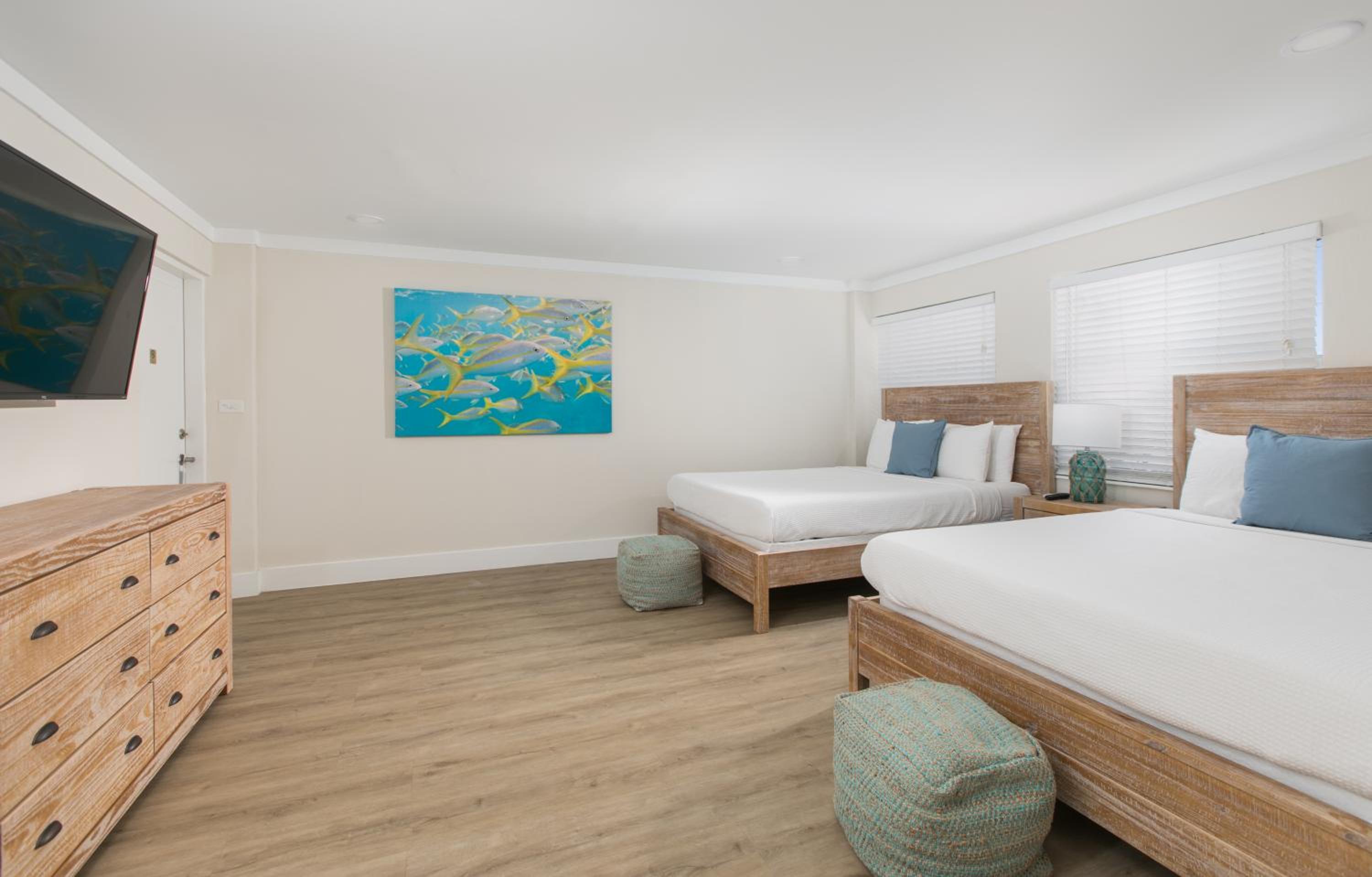 Queen Room with Two Queen Beds photo 1