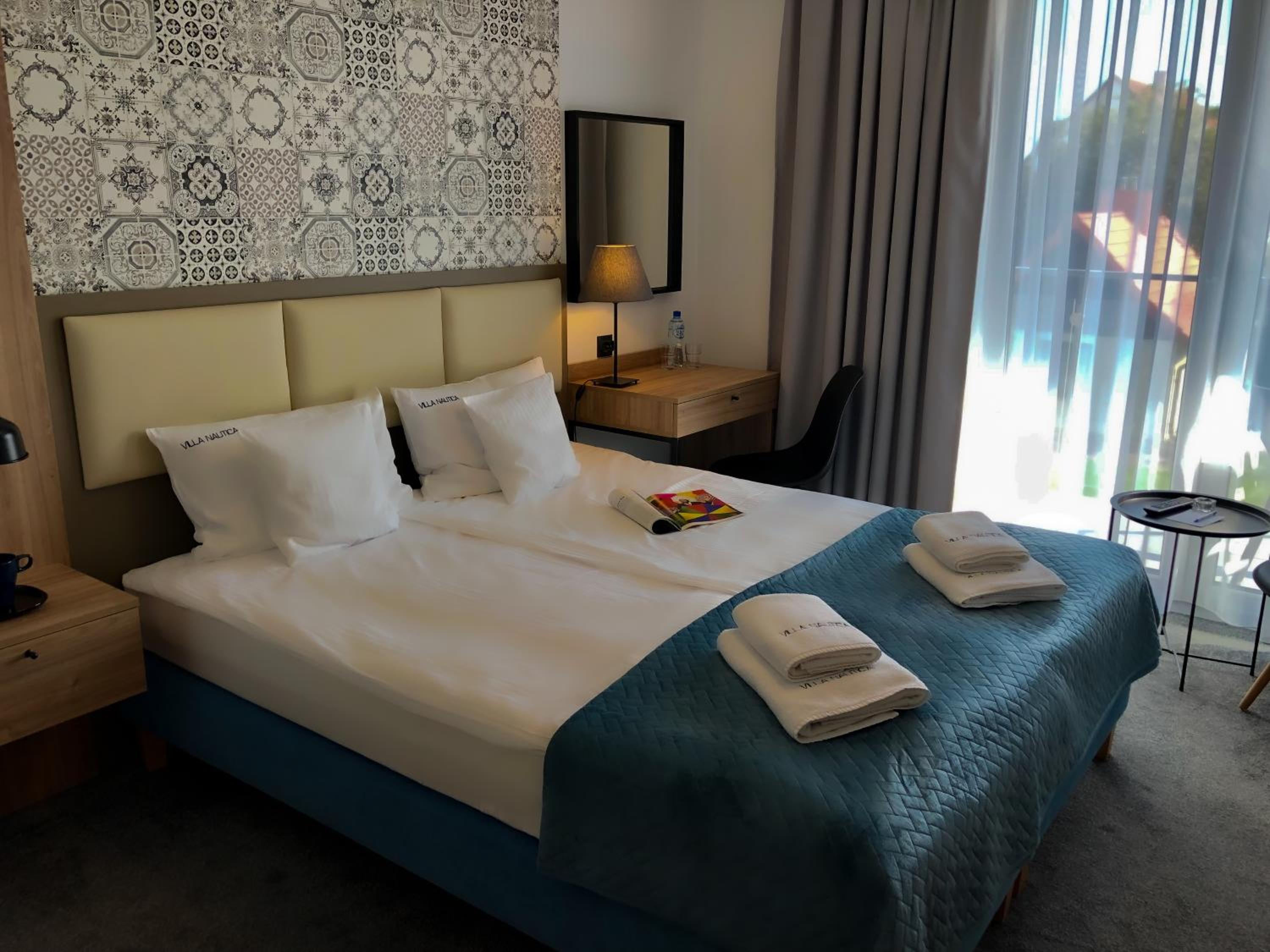 Small Double or Twin Room with Balcony - Photo 1