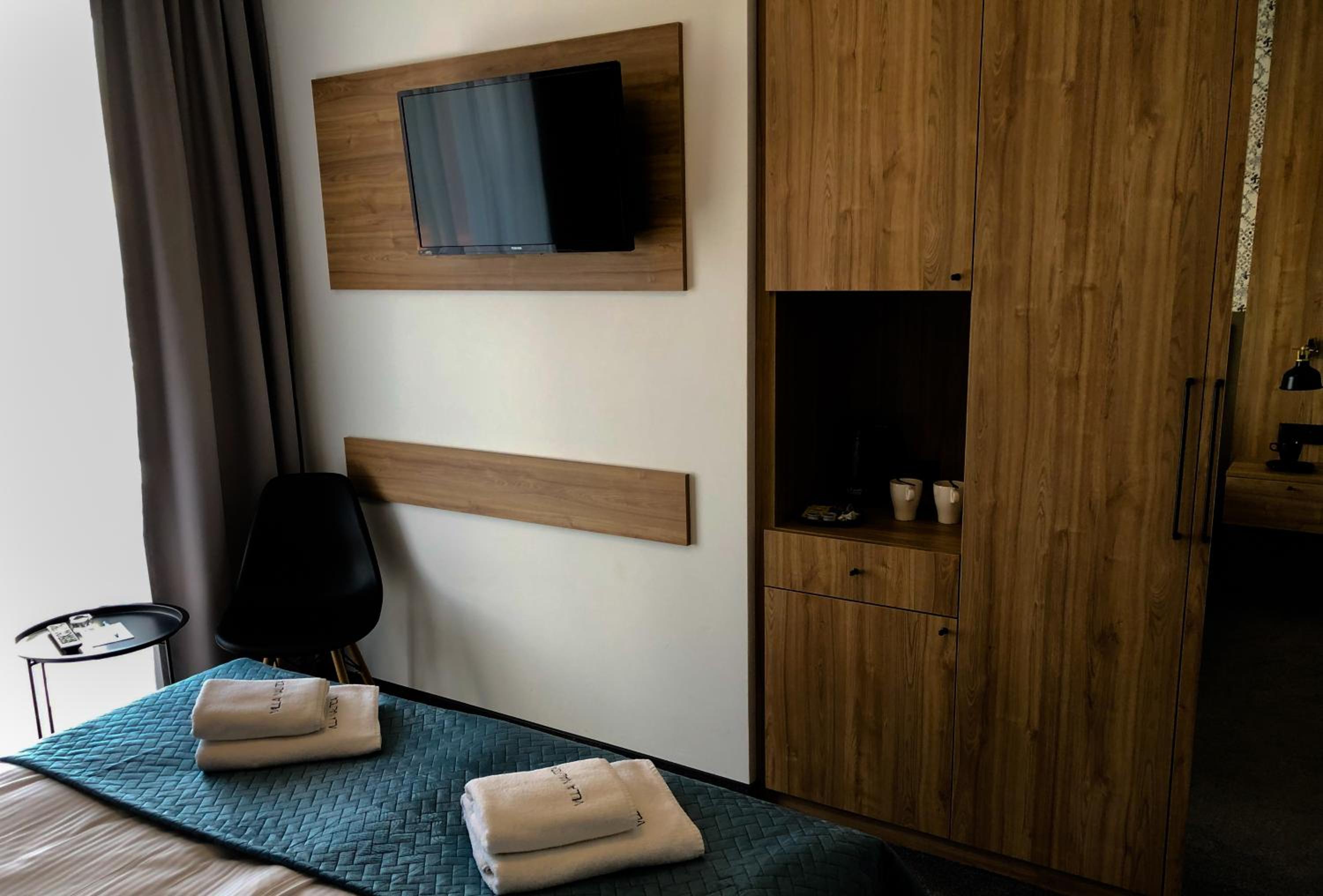 Small Double or Twin Room with Balcony - Photo 8