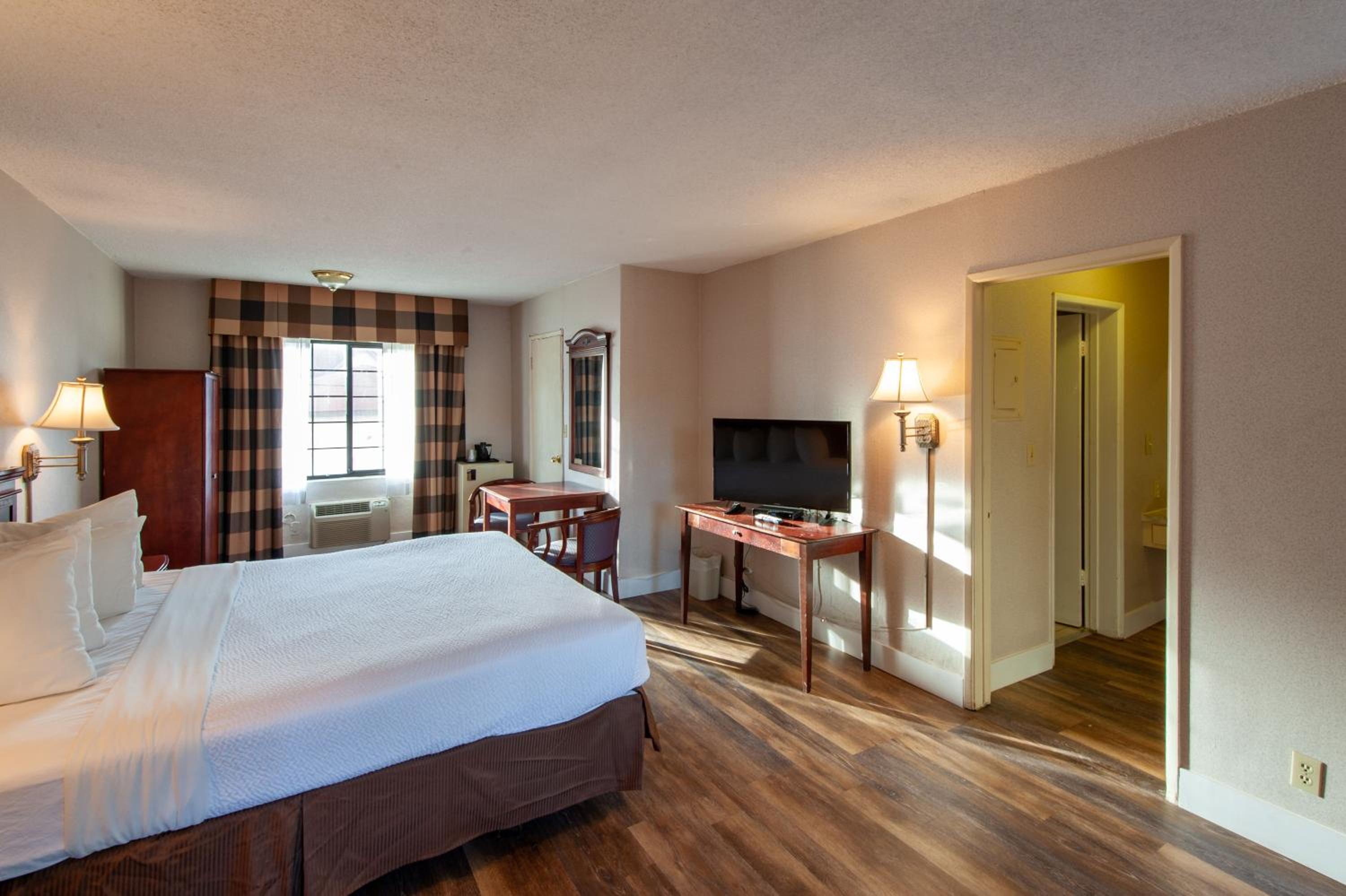 Family Suite - Non-Smoking photo 3