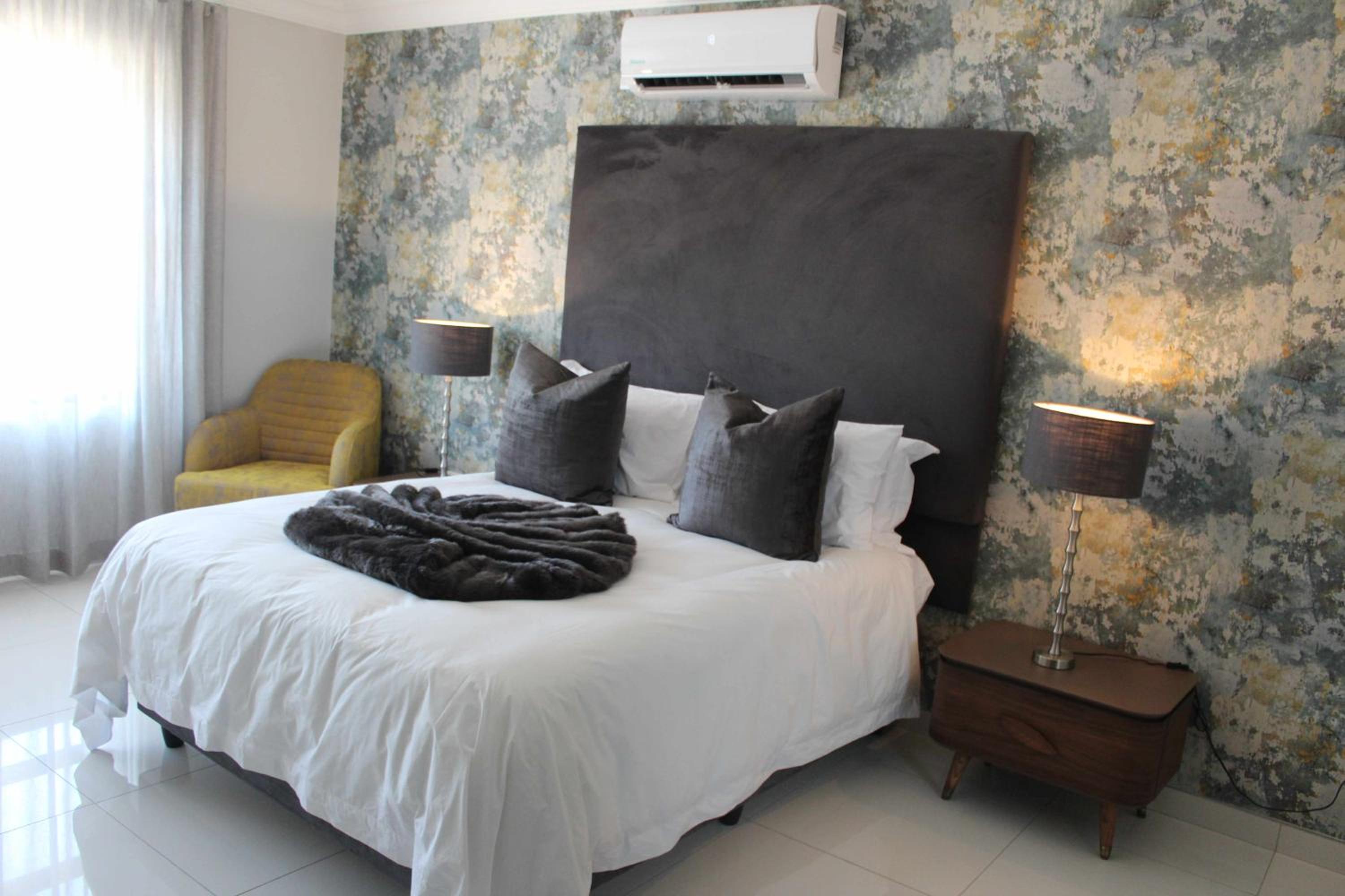 Comfort Queen Room - Photo 5