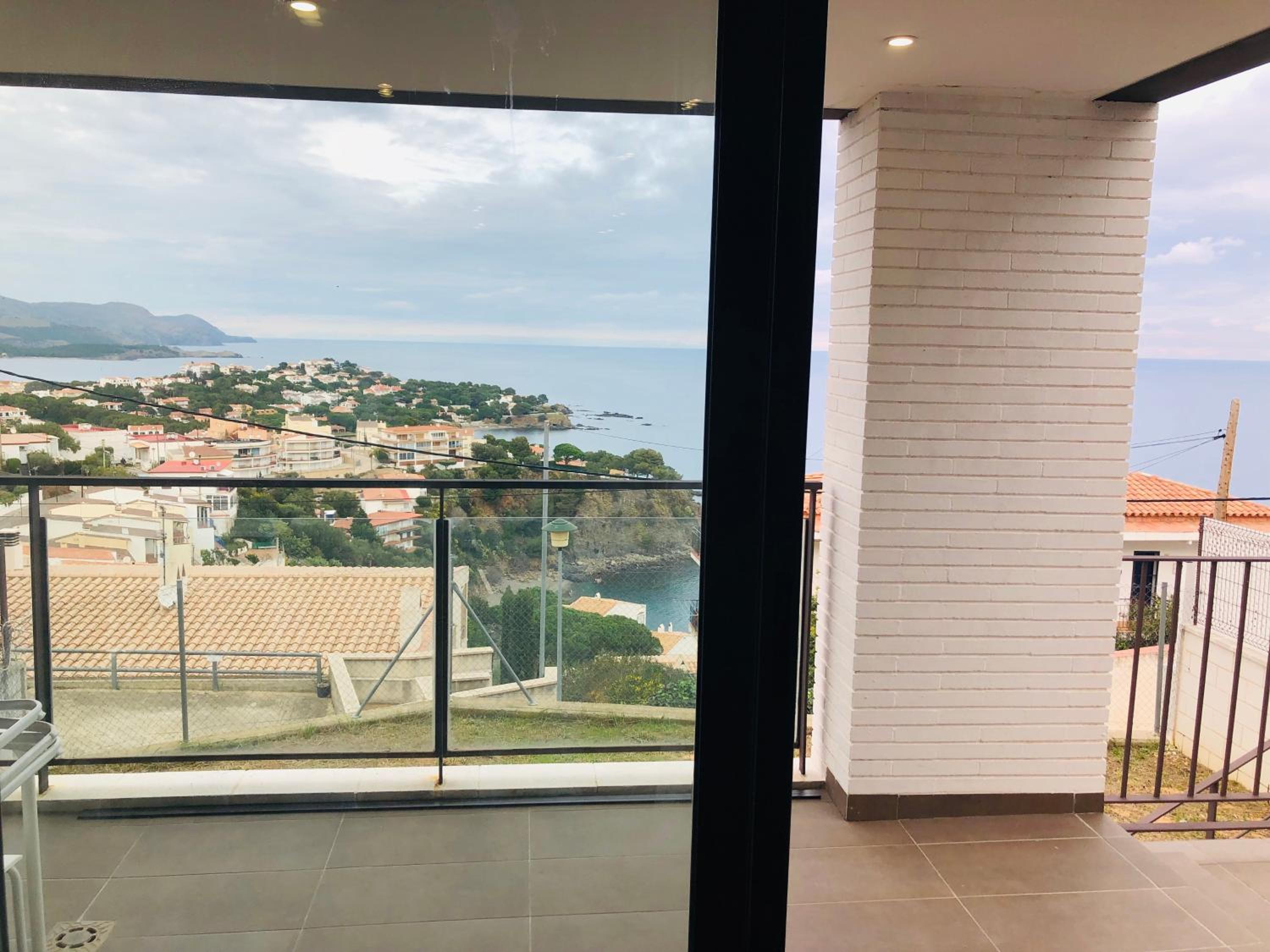 Apartment with Sea View photo 2